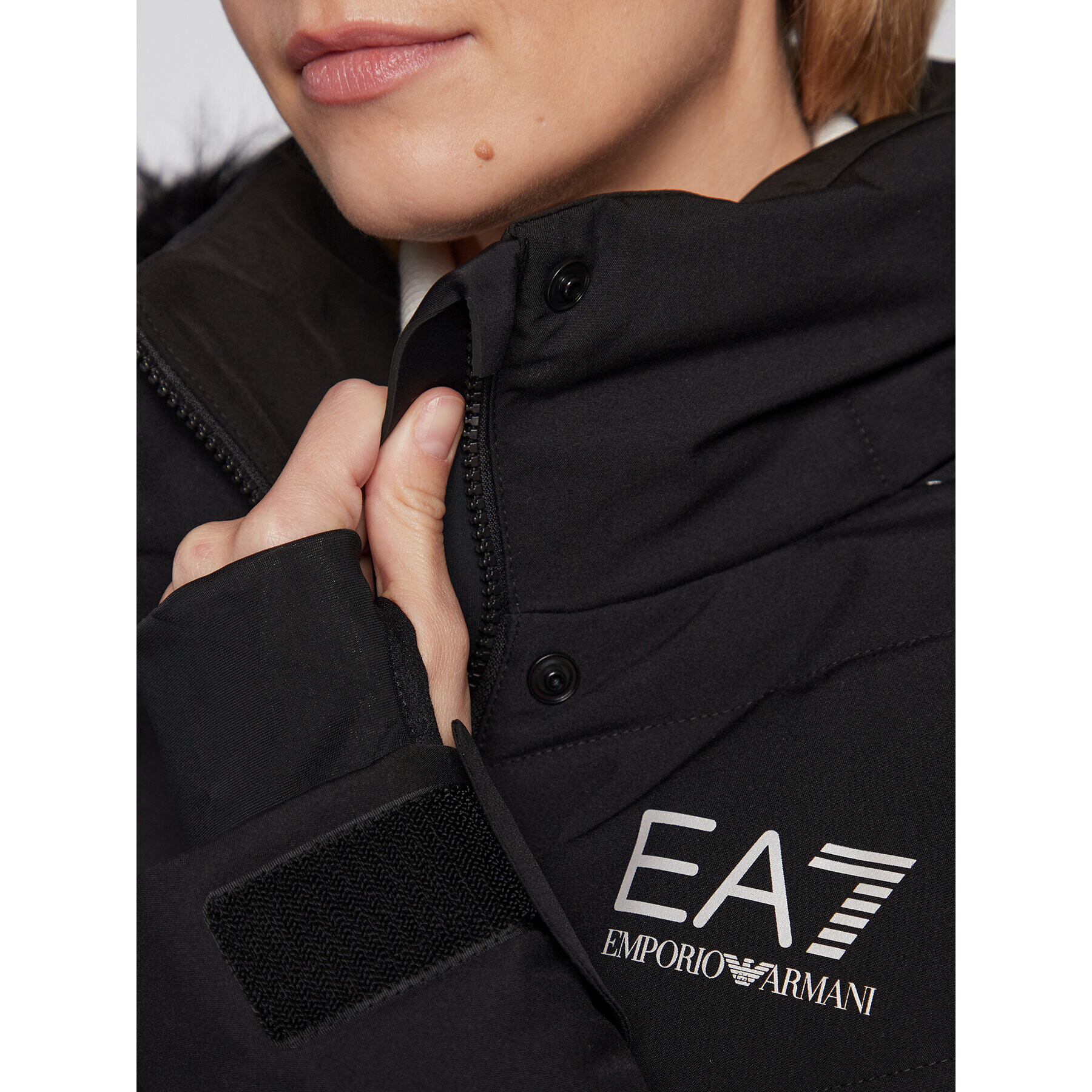 EA7 Emporio Armani Geacă de schi 6LTG15 TN45Z 1200 Negru Regular Fit - Pled.ro