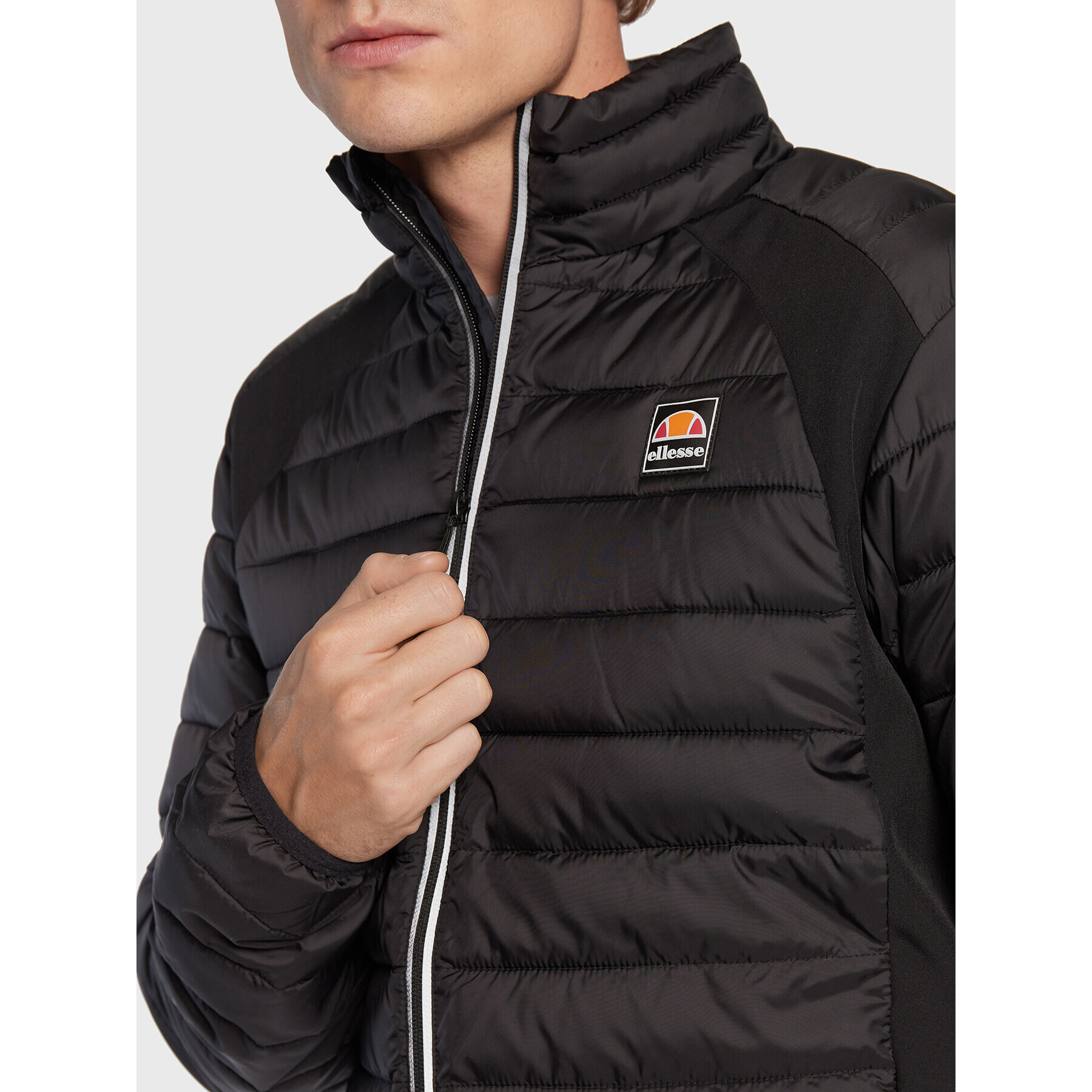 Ellesse Geacă din puf El Tundra SHP15820 Negru Regular Fit - Pled.ro