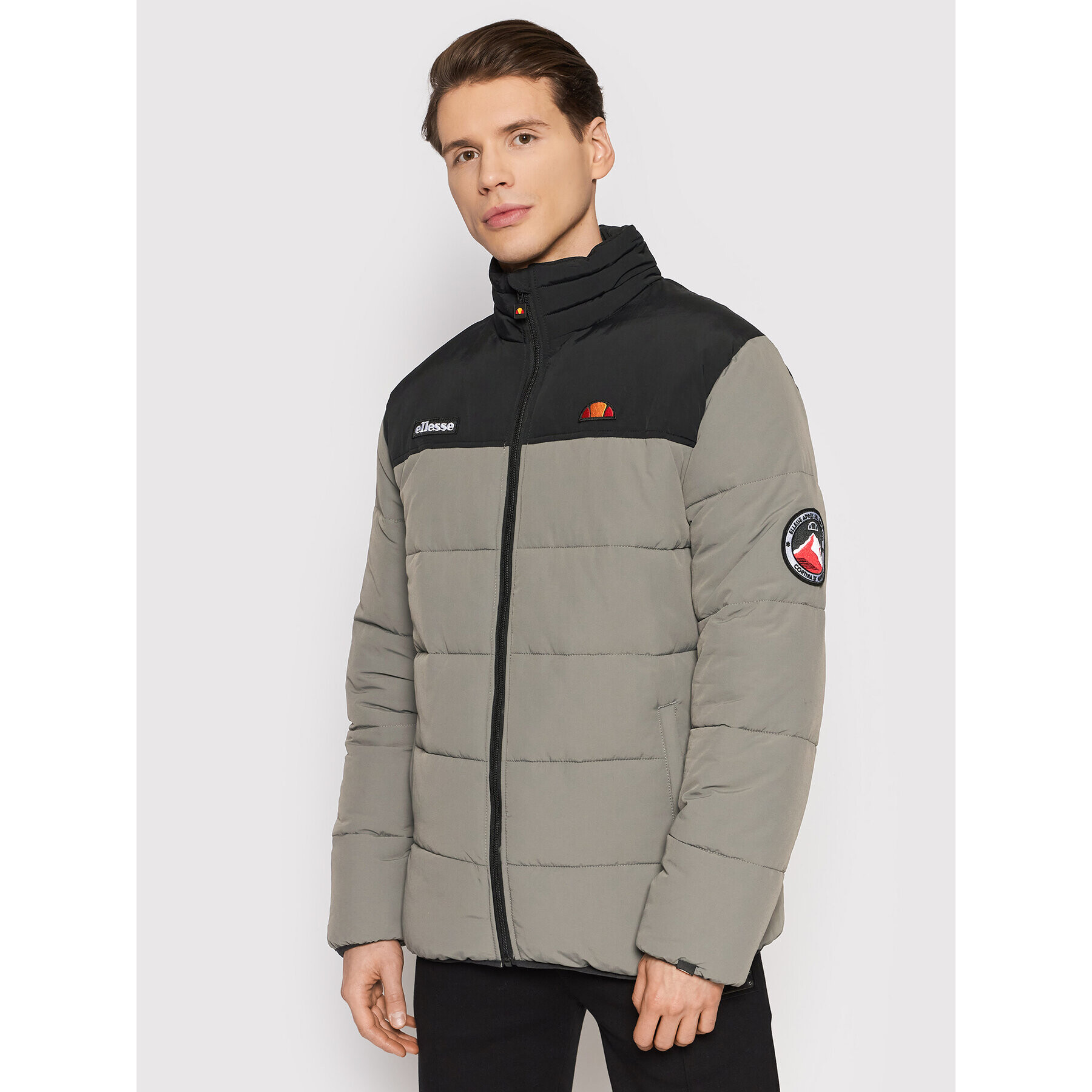 Ellesse Geacă din puf Nebula SHL12789 Gri Regular Fit - Pled.ro