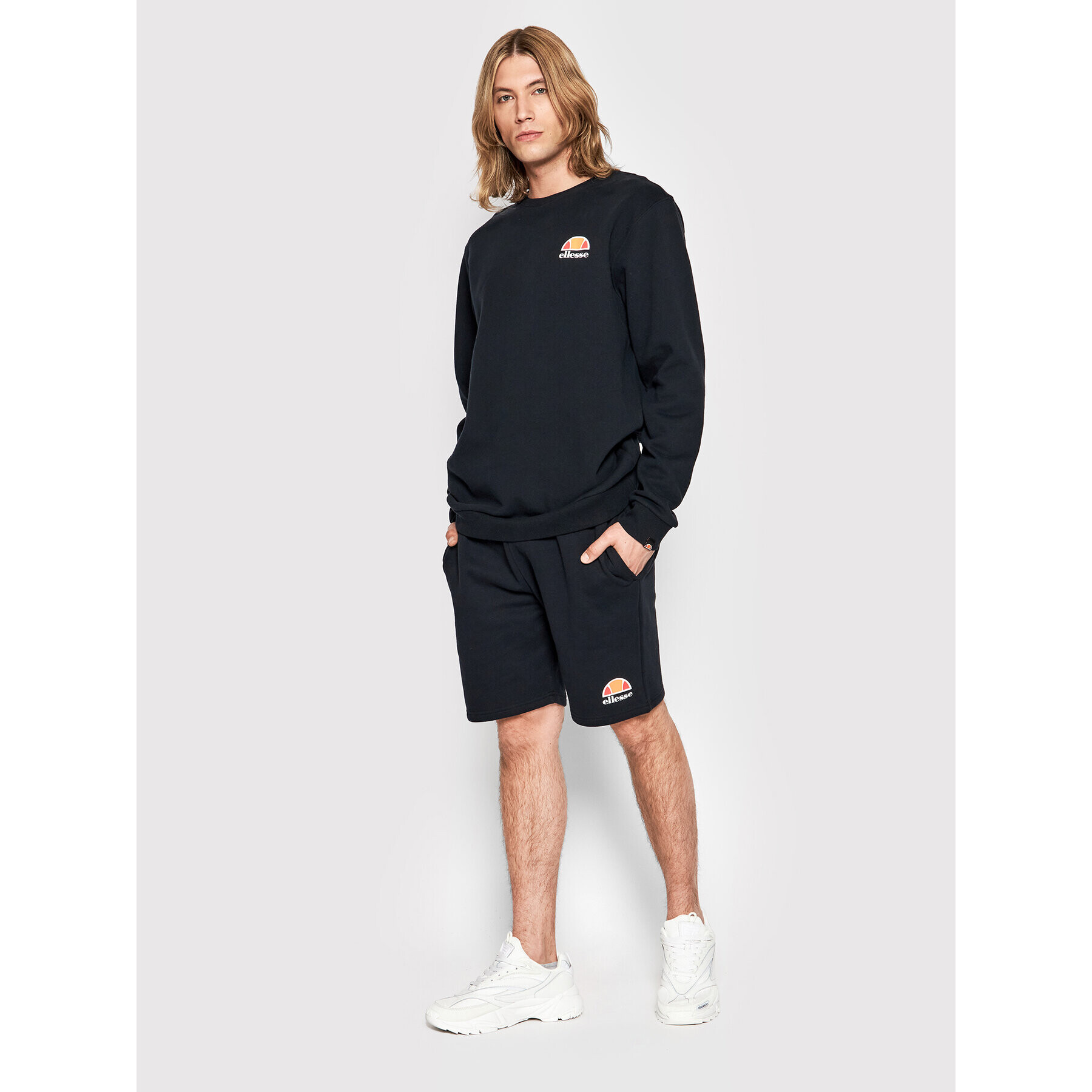 Ellesse Pantaloni scurți sport Malviva SXG13532 Negru Standard Fit - Pled.ro