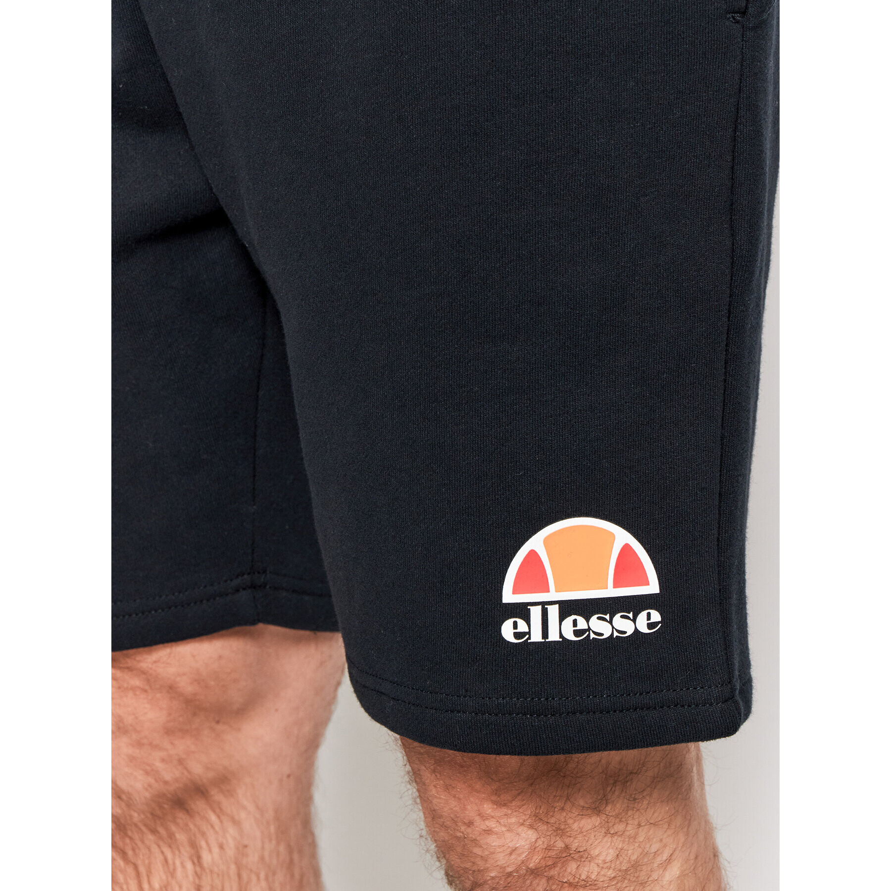 Ellesse Pantaloni scurți sport Malviva SXG13532 Negru Standard Fit - Pled.ro