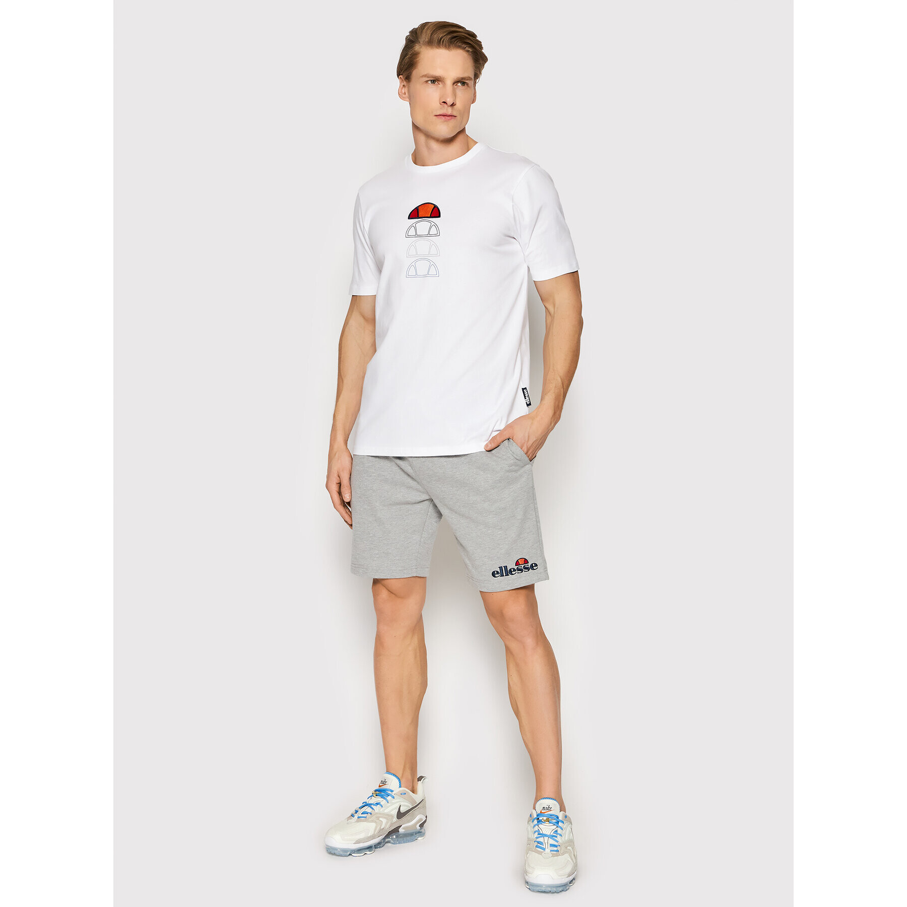 Ellesse Pantaloni scurți sport Silvan SHF09162 Gri Regular Fit - Pled.ro