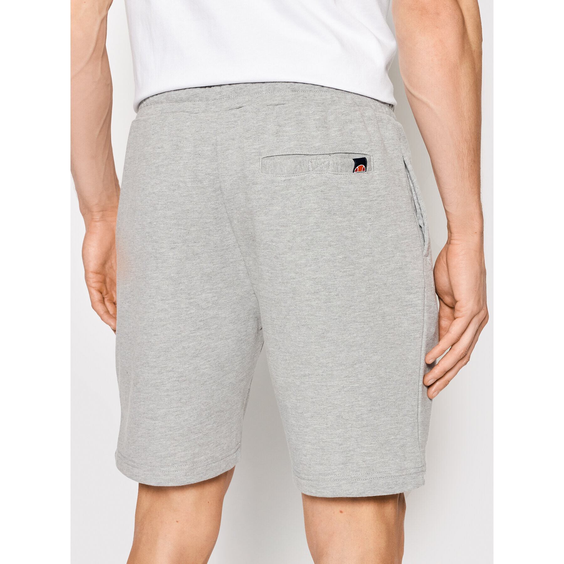 Ellesse Pantaloni scurți sport Silvan SHF09162 Gri Regular Fit - Pled.ro