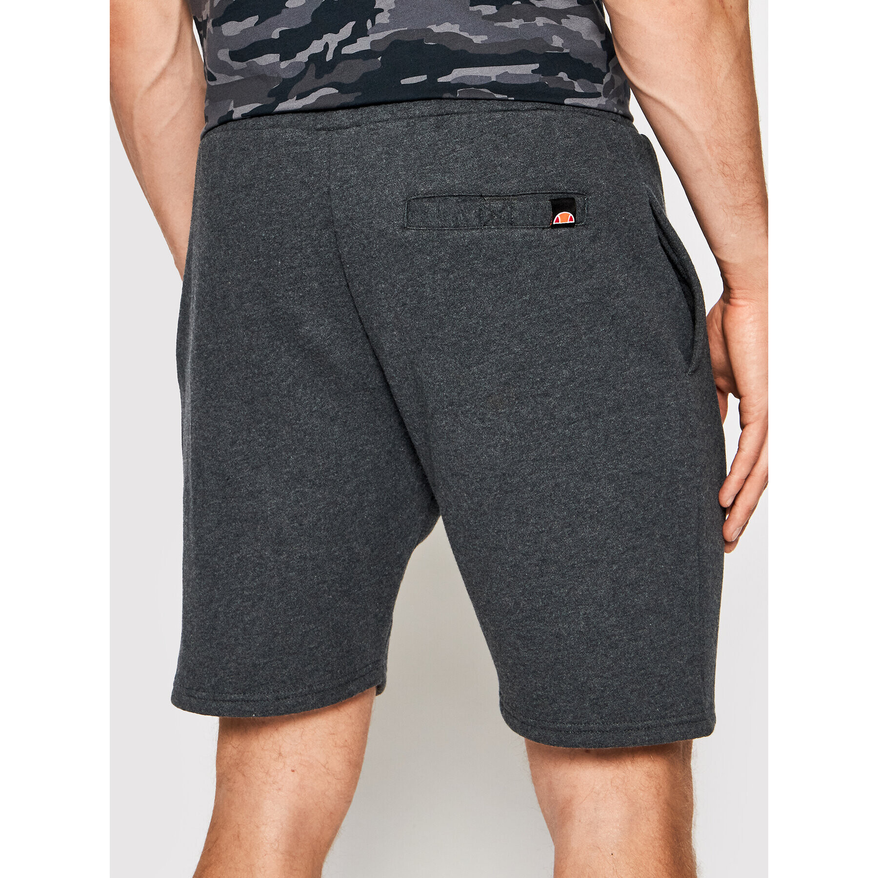 Ellesse Pantaloni scurți sport Bossini SHS08748 Gri Regular Fit - Pled.ro