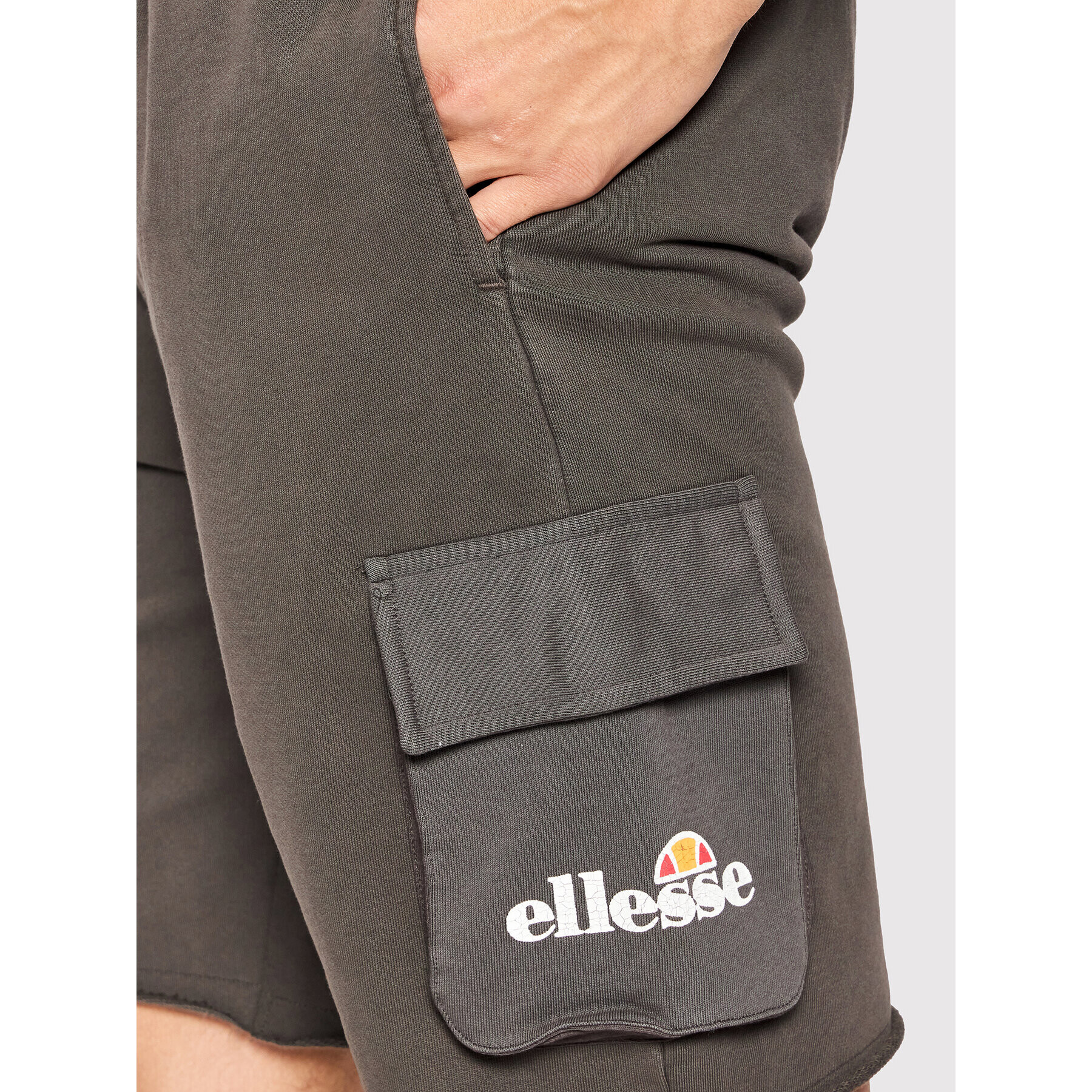 Ellesse Pantaloni scurți sport Pantrio SHN15153 Gri Regular Fit - Pled.ro