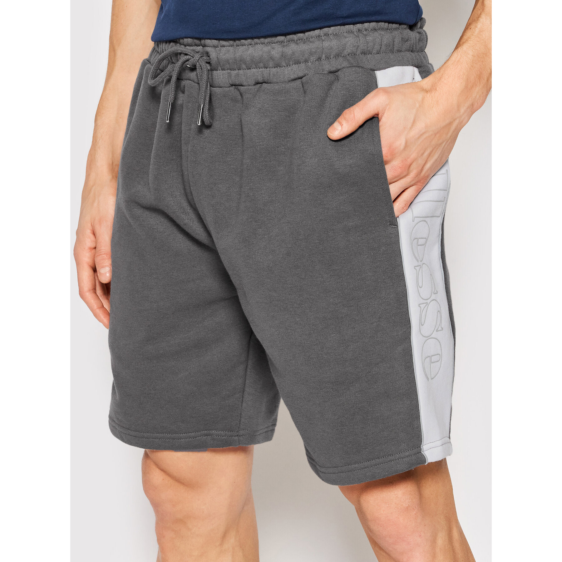 Ellesse Pantaloni scurți sport Riedndo SHM14242 Gri Regular Fit - Pled.ro