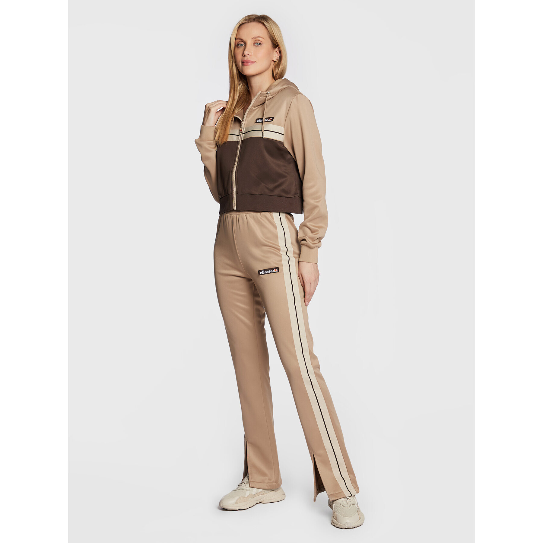 Ellesse Pantaloni trening Evelin Flared SGP15943 Bej Regular Fit - Pled.ro