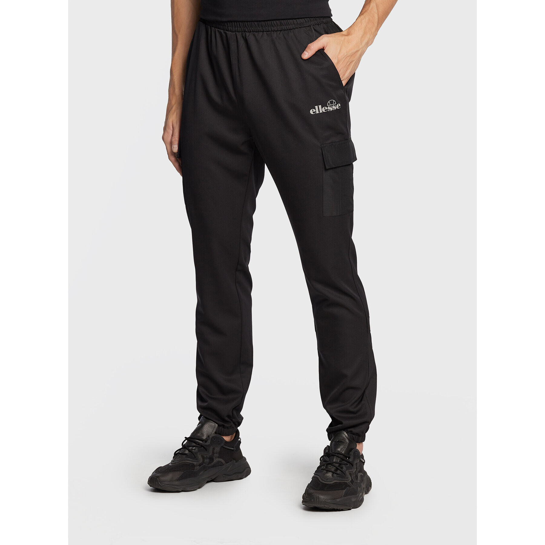 Ellesse Pantaloni trening Halios SXP16087 Negru Standard Fit - Pled.ro