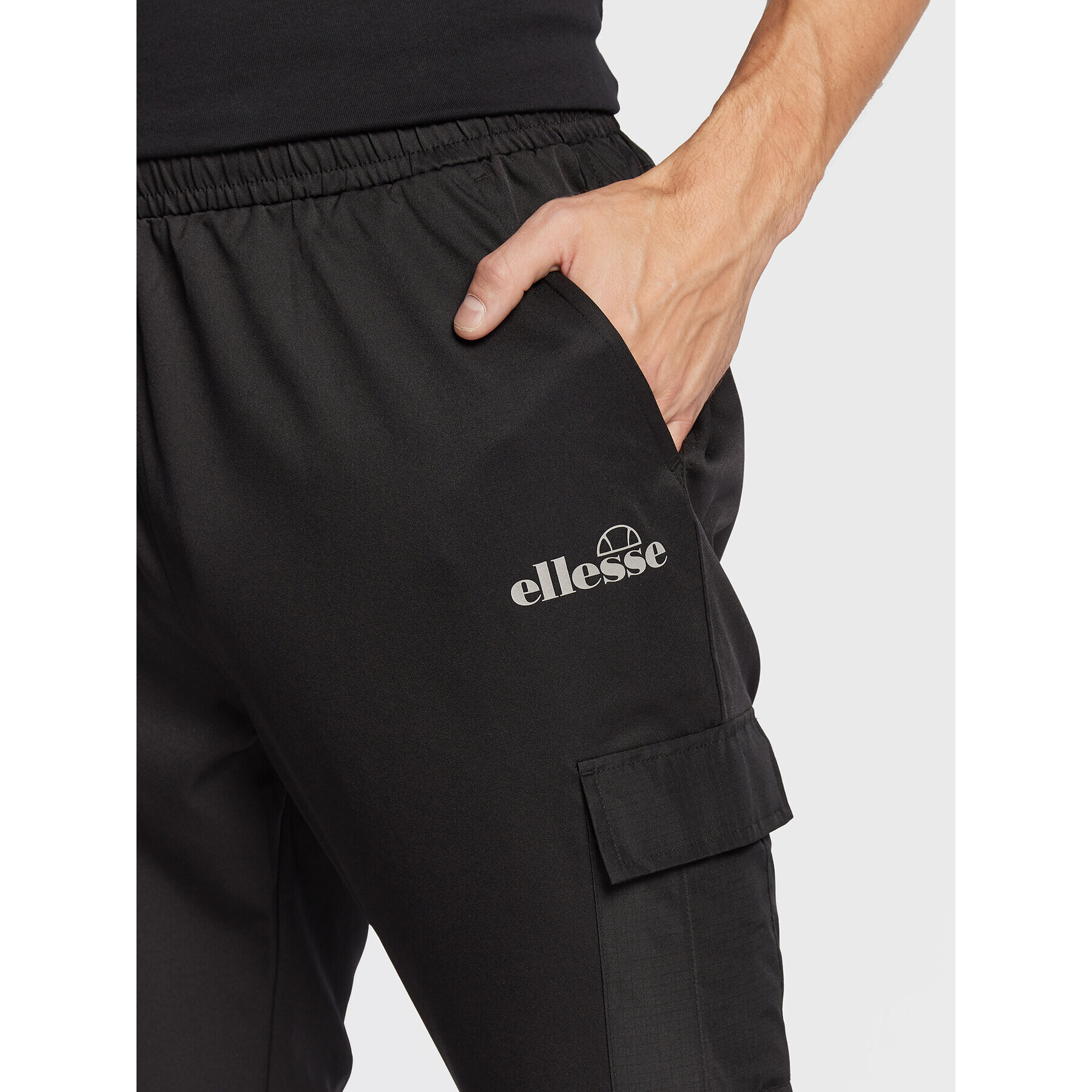 Ellesse Pantaloni trening Halios SXP16087 Negru Standard Fit - Pled.ro