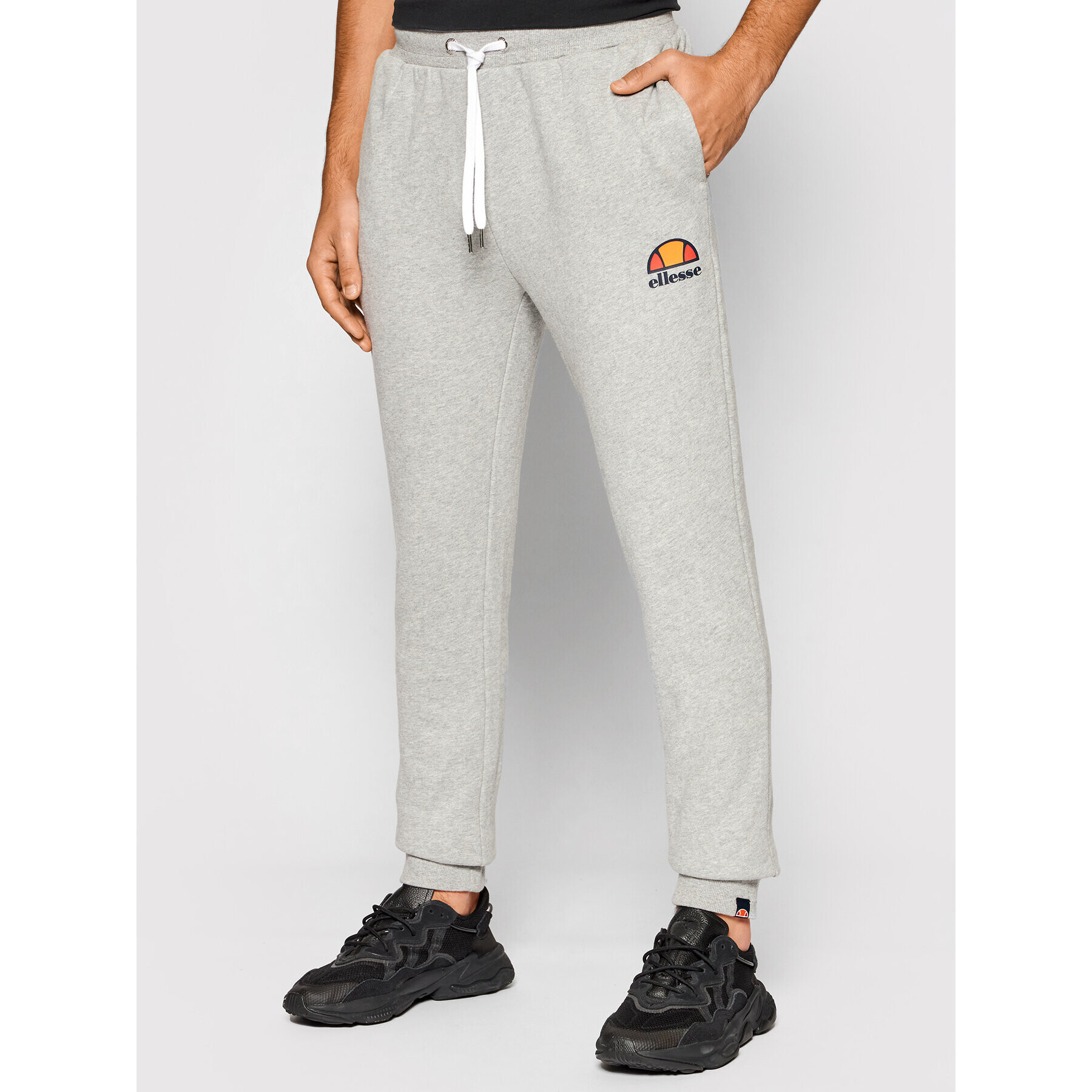 Ellesse Pantaloni trening Ovest SHS01763 Gri Regular Fit - Pled.ro