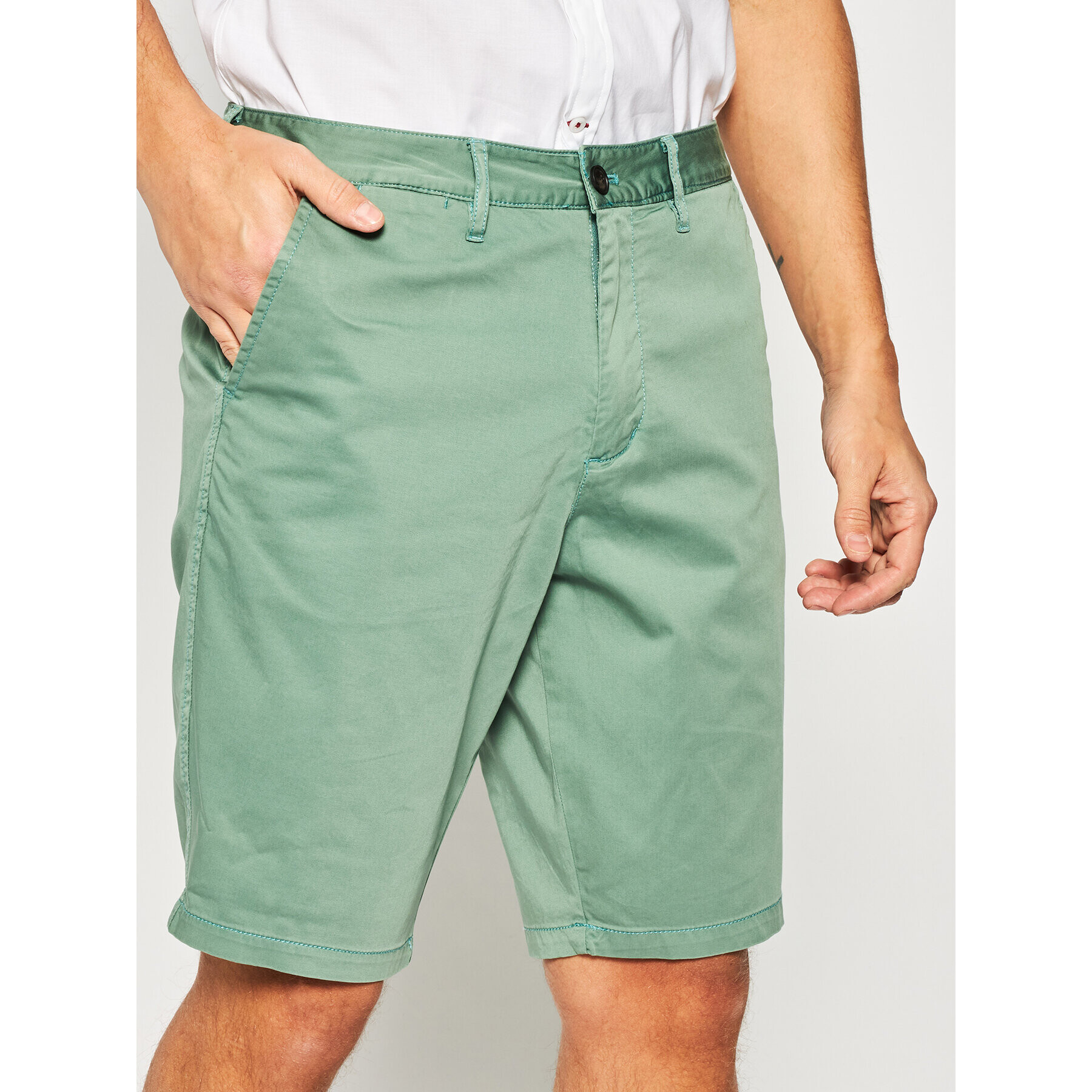 Emporio Armani Pantalon scurți din material 3H1PB3 1NEDZ 0561 Verde Regular Fit - Pled.ro