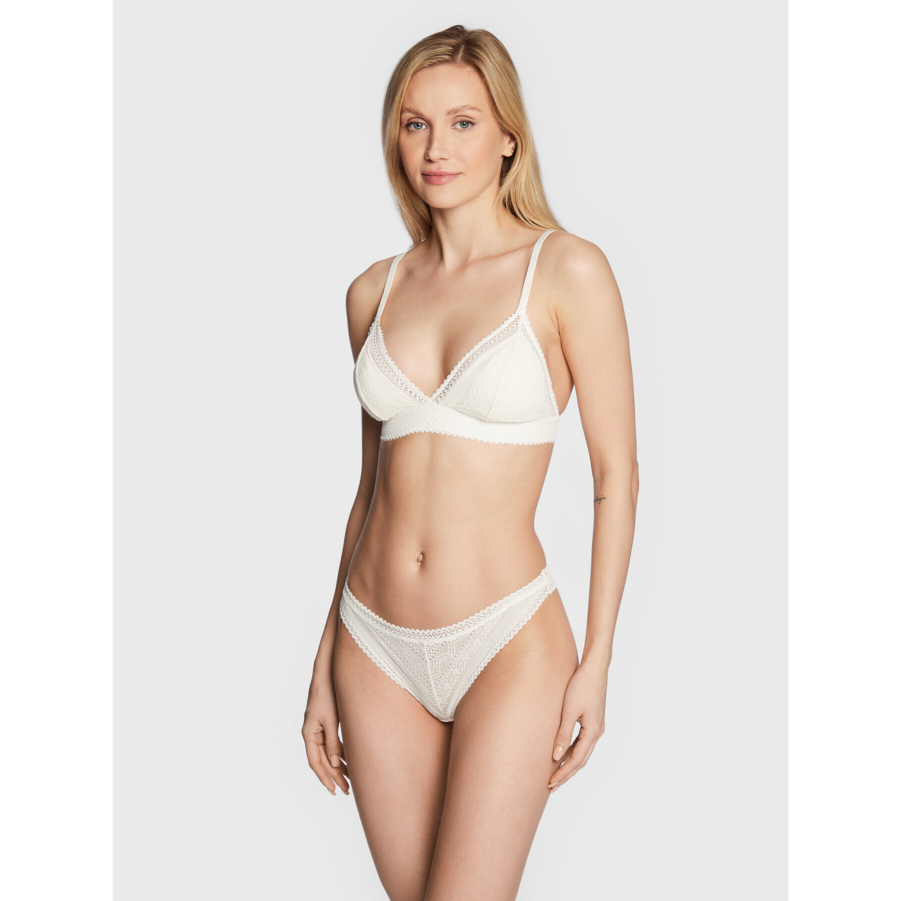 Etam Chilot tanga Sublime 6524721 Alb - Pled.ro