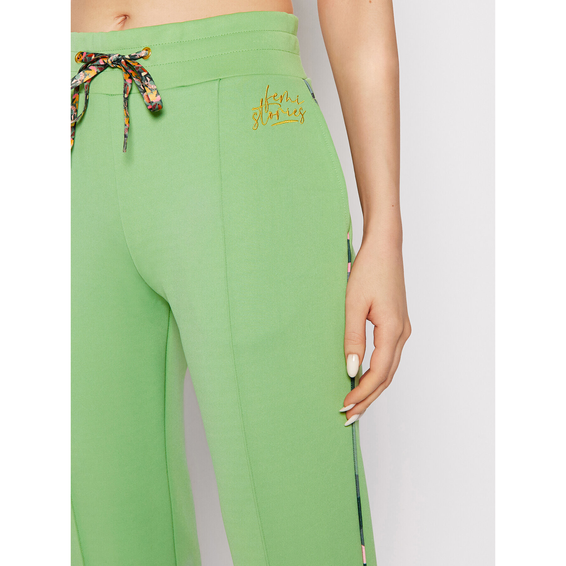 Femi Stories Pantaloni trening Fancy Verde Relaxed Fit - Pled.ro