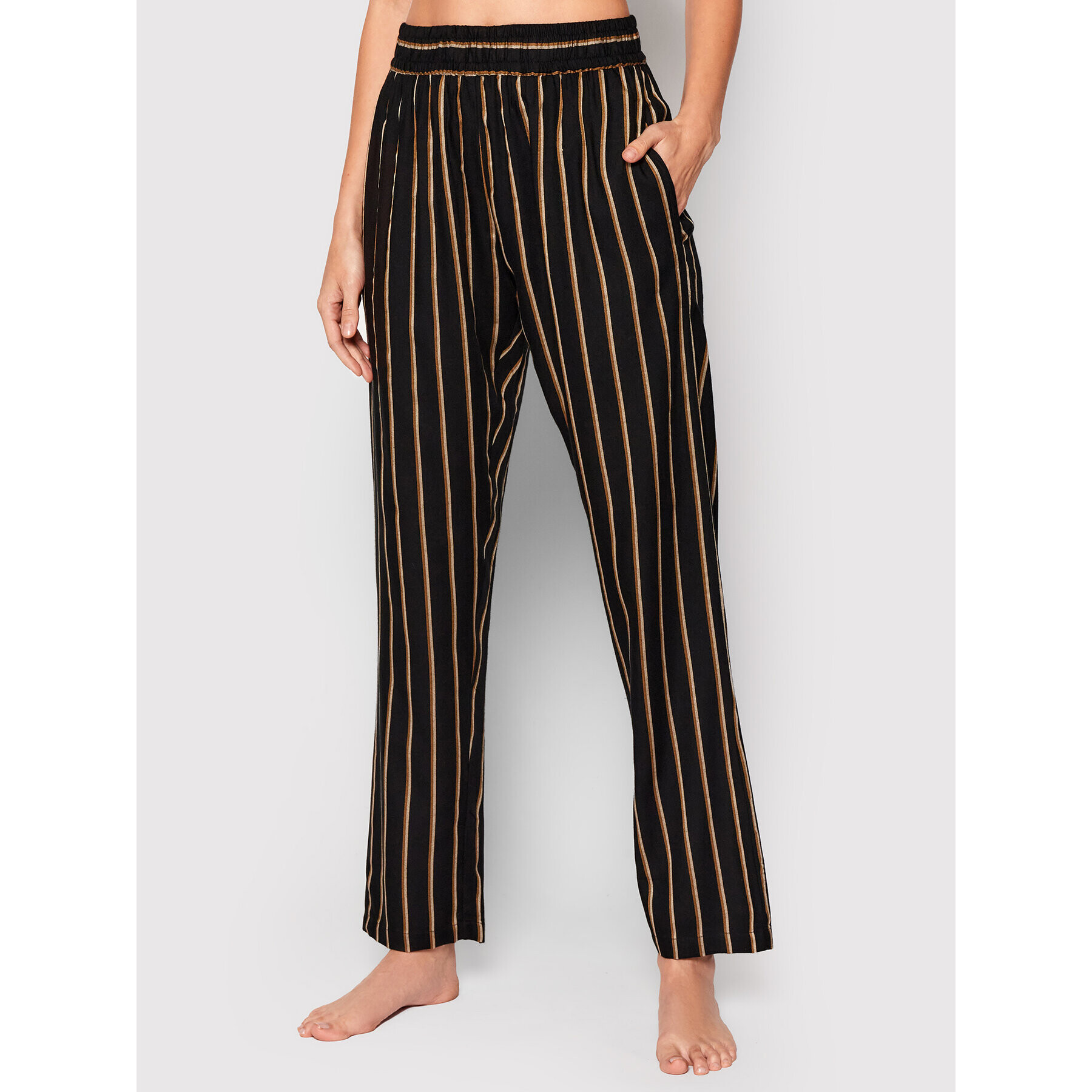 Femilet by Chantelle Pantaloni pijama Jackie FN9160 Negru Regular Fit - Pled.ro