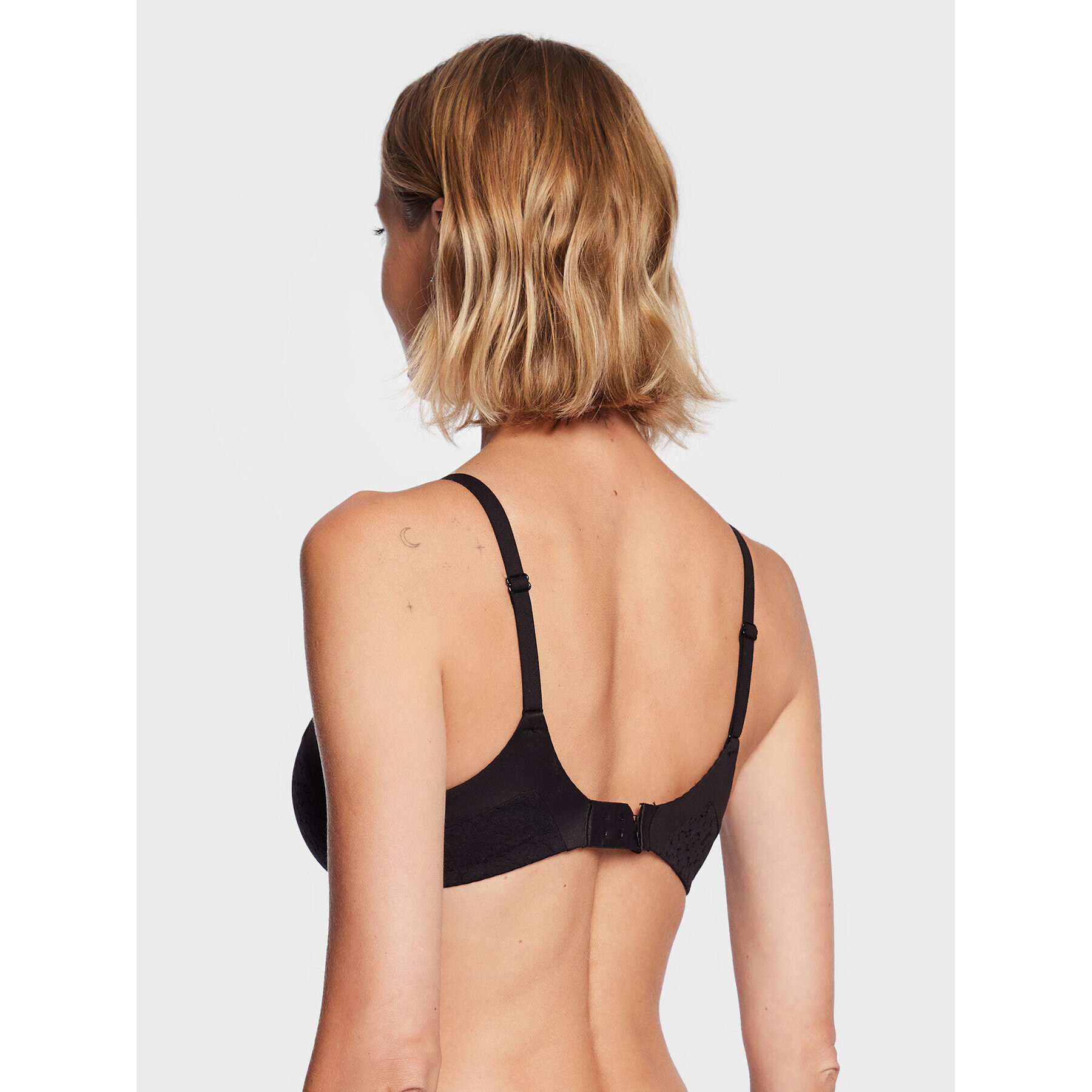 Femilet by Chantelle Sutien cu armătură Norah F92260 Negru - Pled.ro