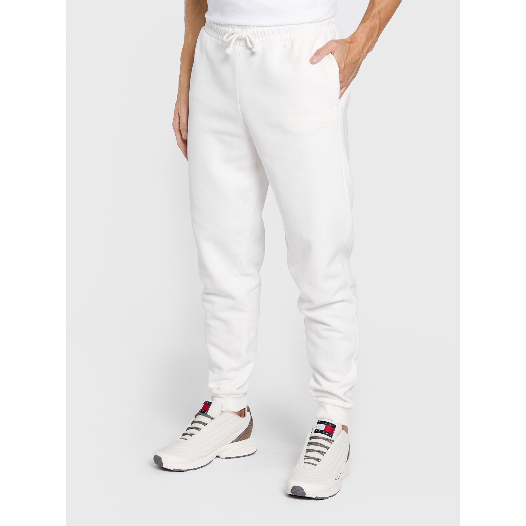 Fila Pantaloni trening Bagod FAM0278 Alb Regular Fit - Pled.ro