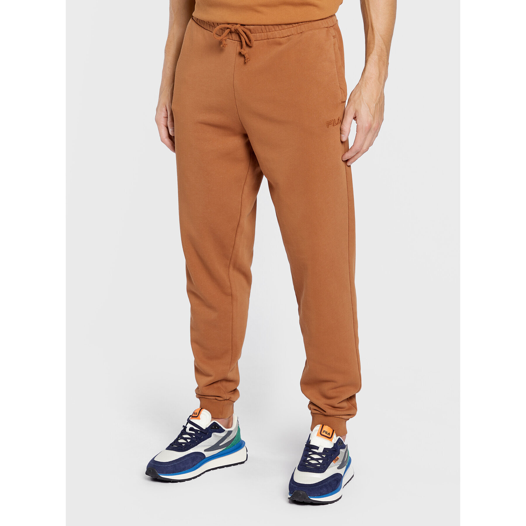 Fila Pantaloni trening Bagod FAM0278 Maro Regular Fit - Pled.ro