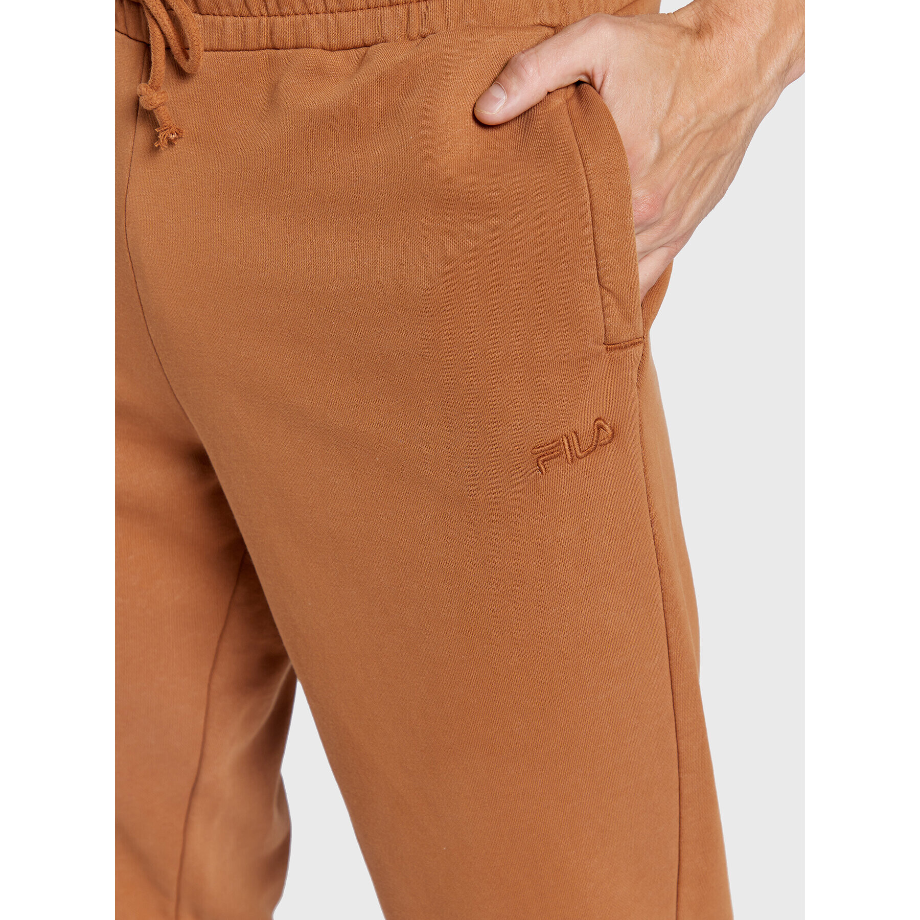 Fila Pantaloni trening Bagod FAM0278 Maro Regular Fit - Pled.ro