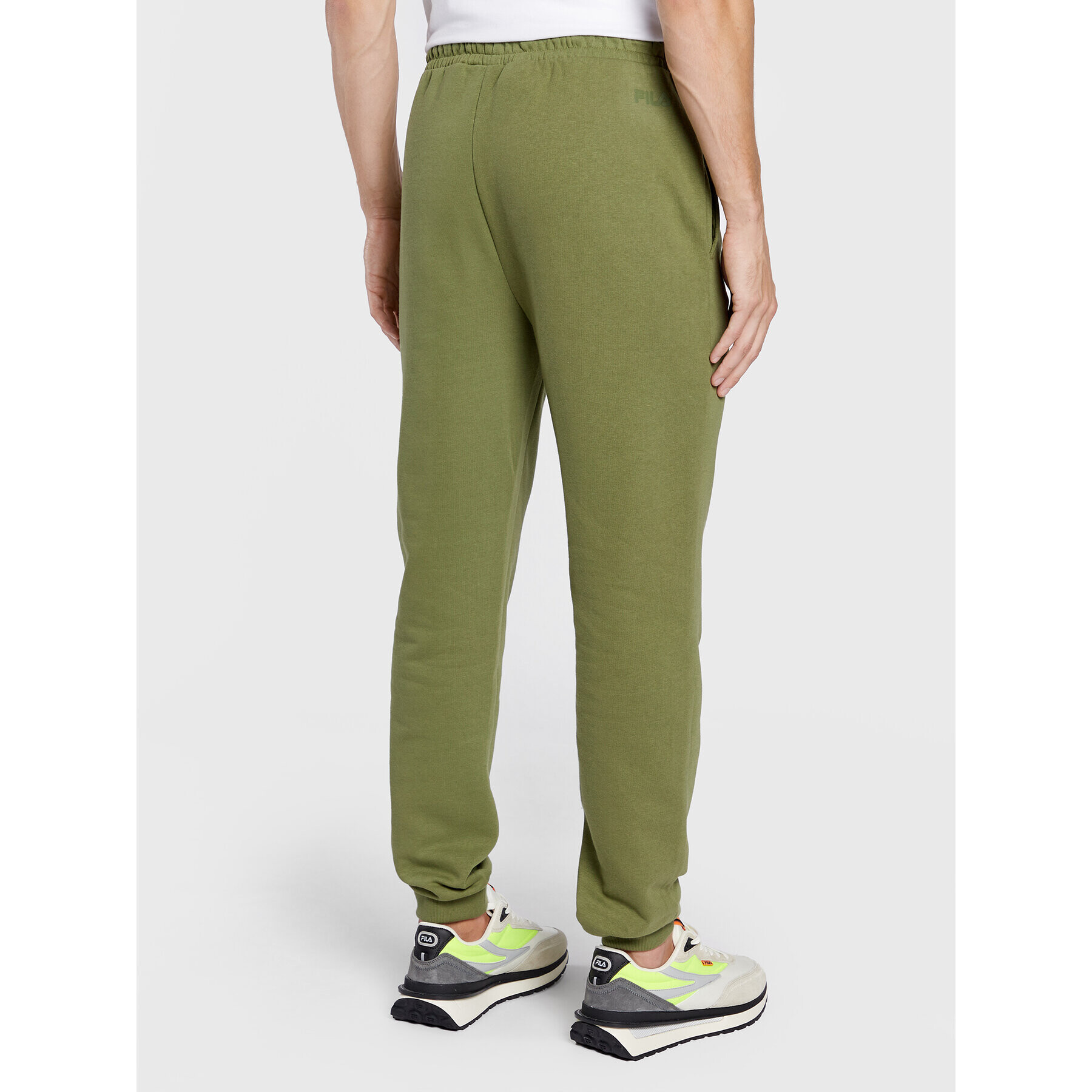 Fila Pantaloni trening Benevento FAM0182 Verde Regular Fit - Pled.ro