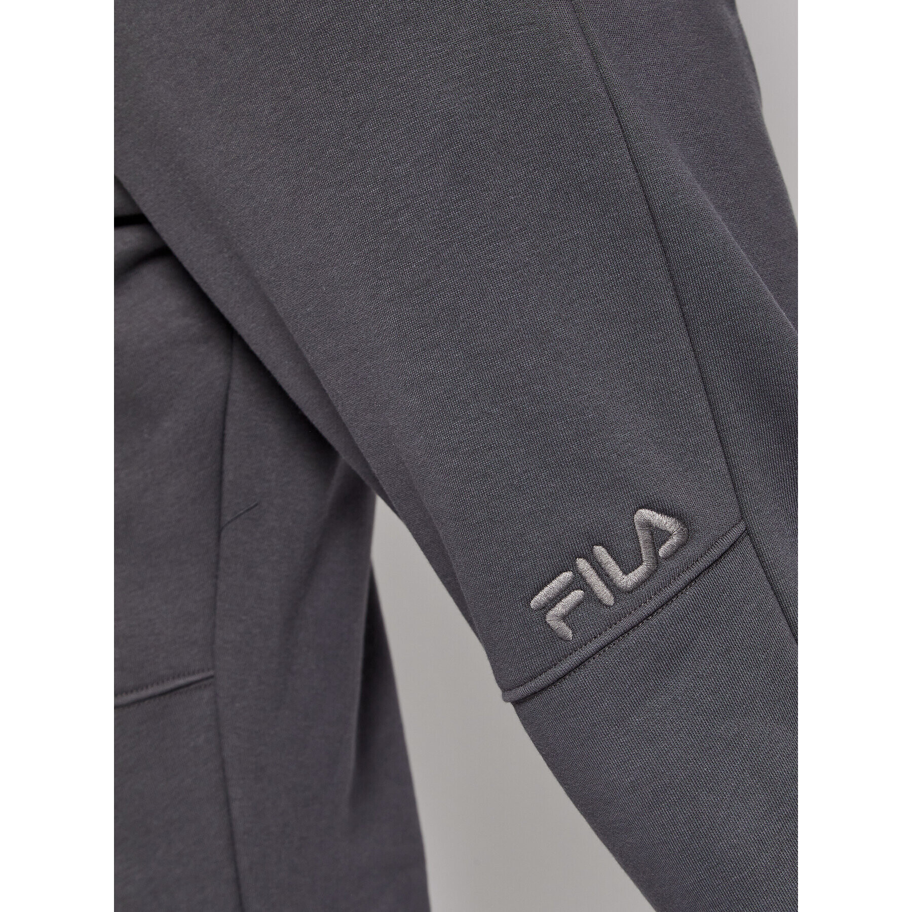 Fila Pantaloni trening Dom 689775 Gri Regular Fit - Pled.ro