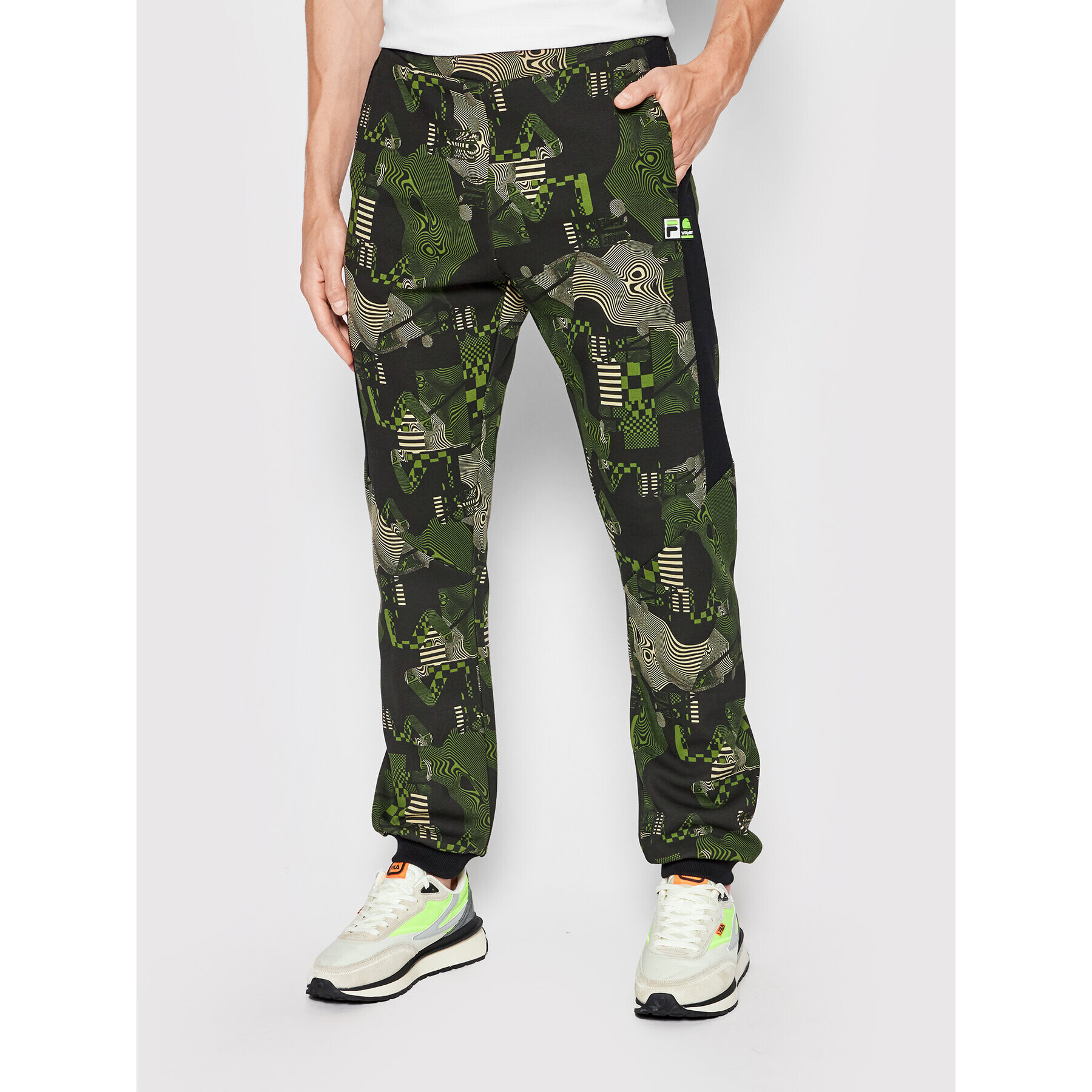 Fila Pantaloni trening FAM0204 Verde Regular Fit - Pled.ro