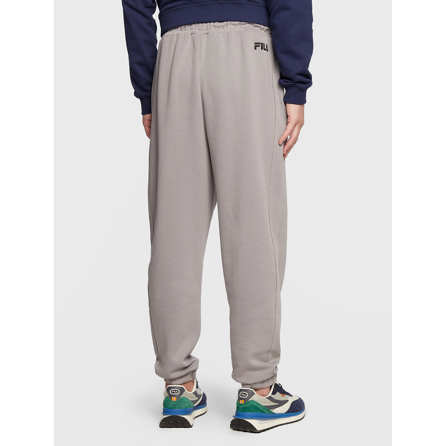 Fila Pantaloni trening Tricase FAM0153 Gri Oversize - Pled.ro