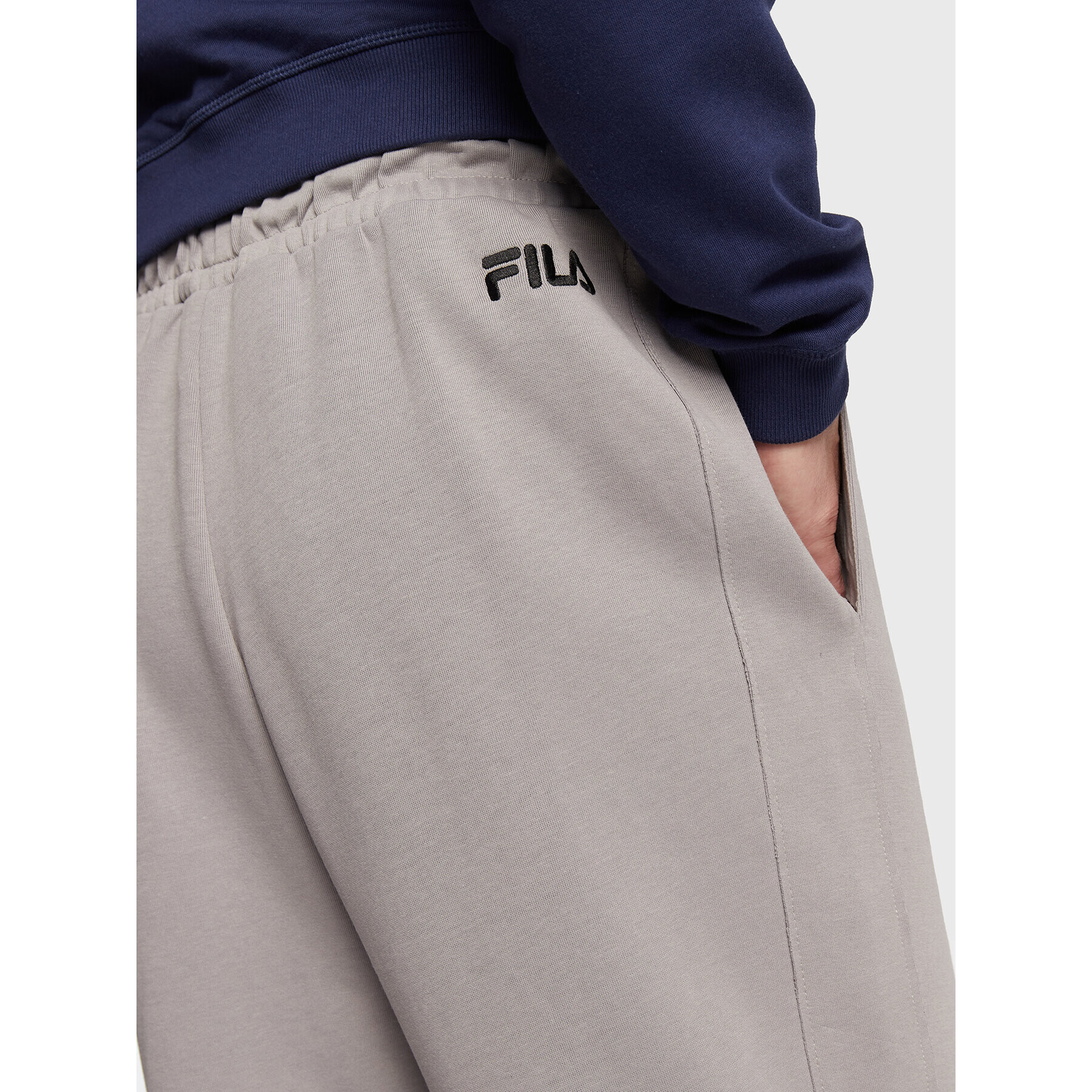 Fila Pantaloni trening Tricase FAM0153 Gri Oversize - Pled.ro