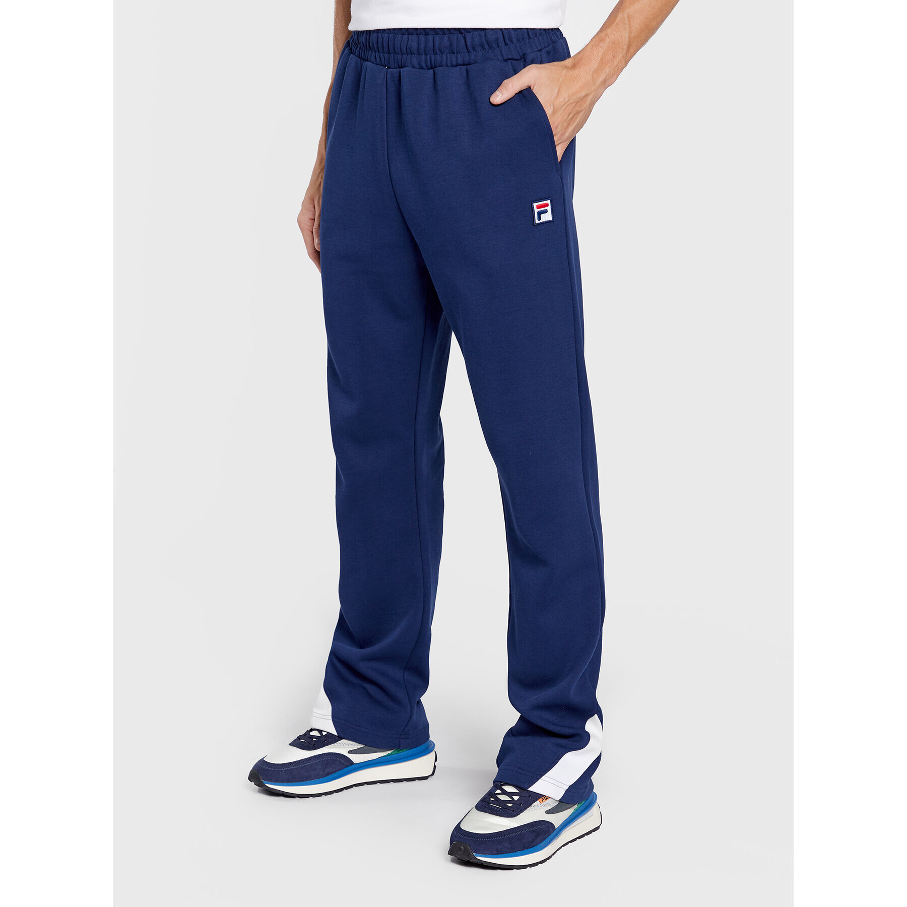 Fila Pantaloni trening Zigong FAM0169 Bleumarin Regular Fit - Pled.ro