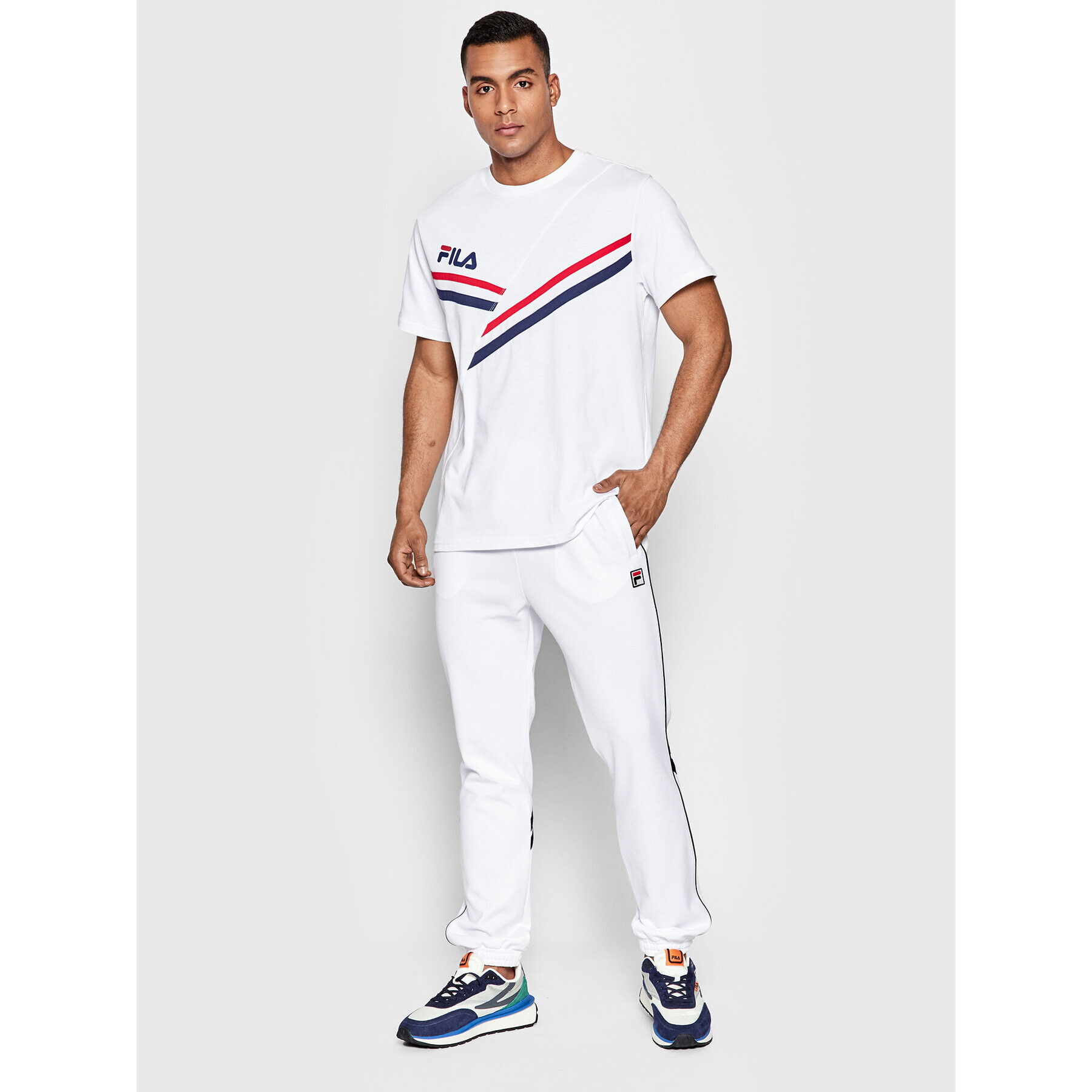 Fila Pantaloni trening Zvolen FAM0087 Alb Regular Fit - Pled.ro