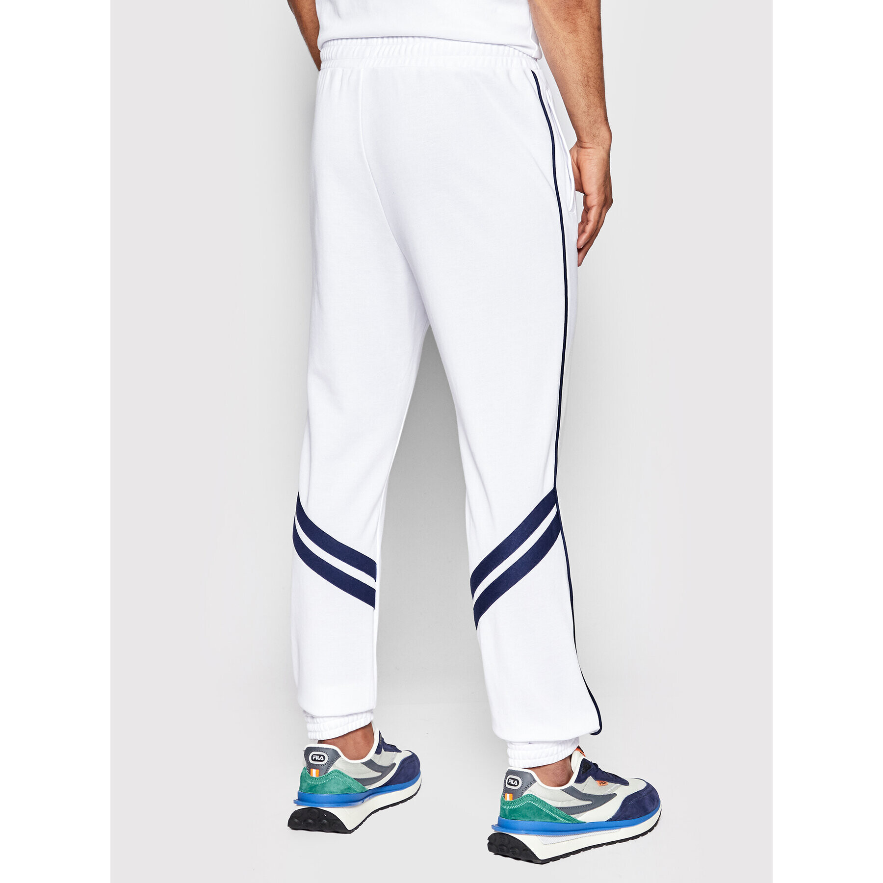 Fila Pantaloni trening Zvolen FAM0087 Alb Regular Fit - Pled.ro