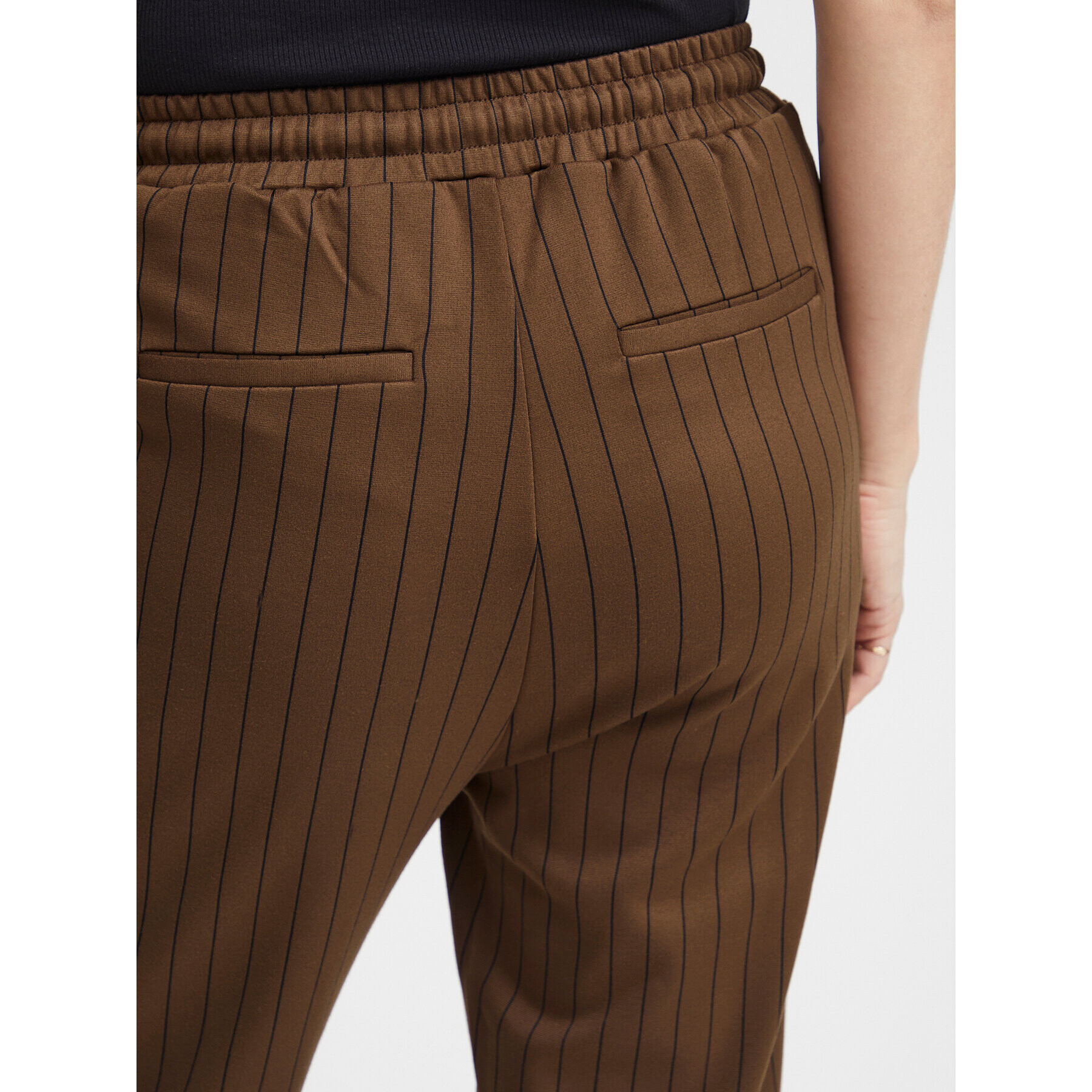 Fransa Pantaloni din material 20610972 Maro Regular Fit - Pled.ro