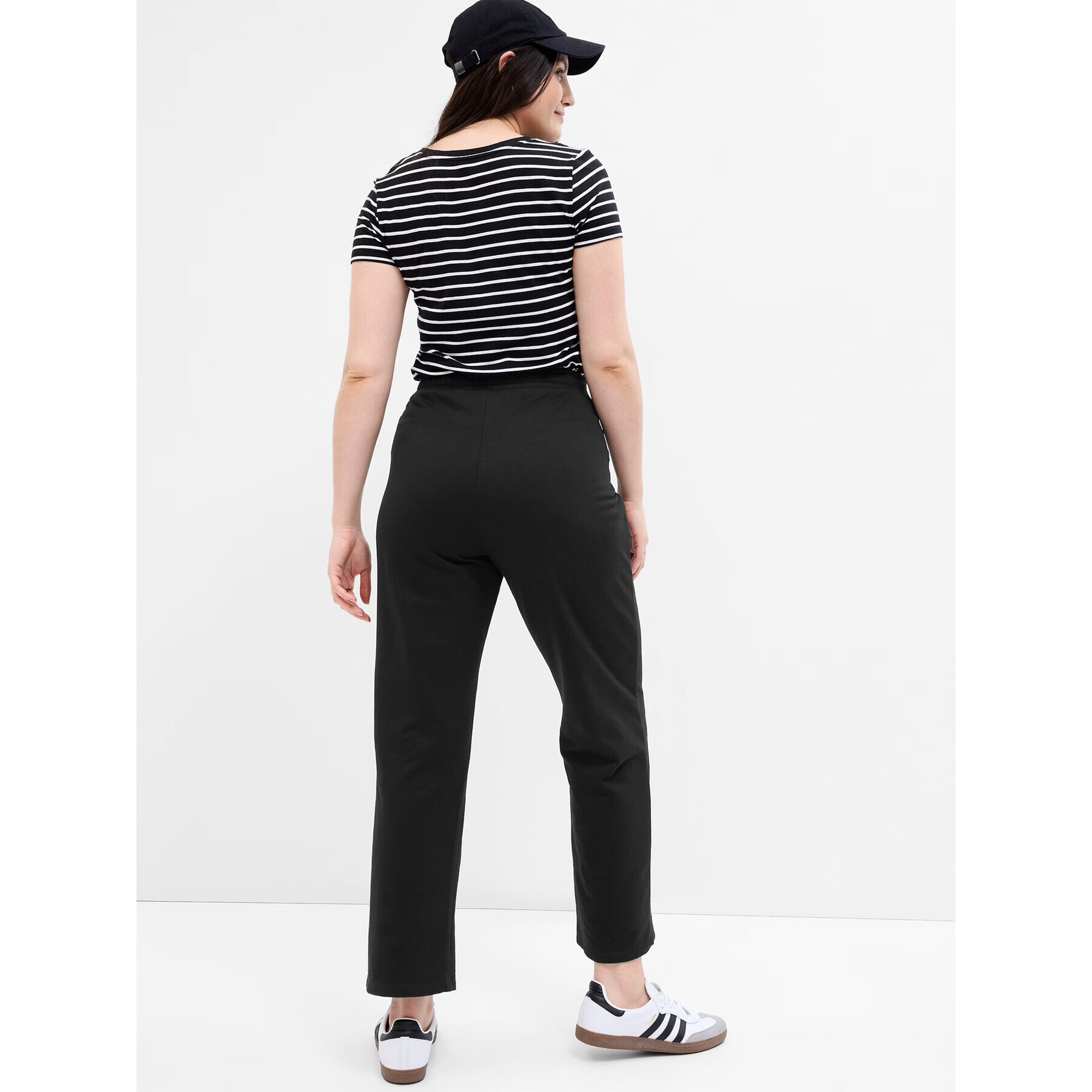 Gap Pantaloni trening 796096-01 Negru Regular Fit - Pled.ro