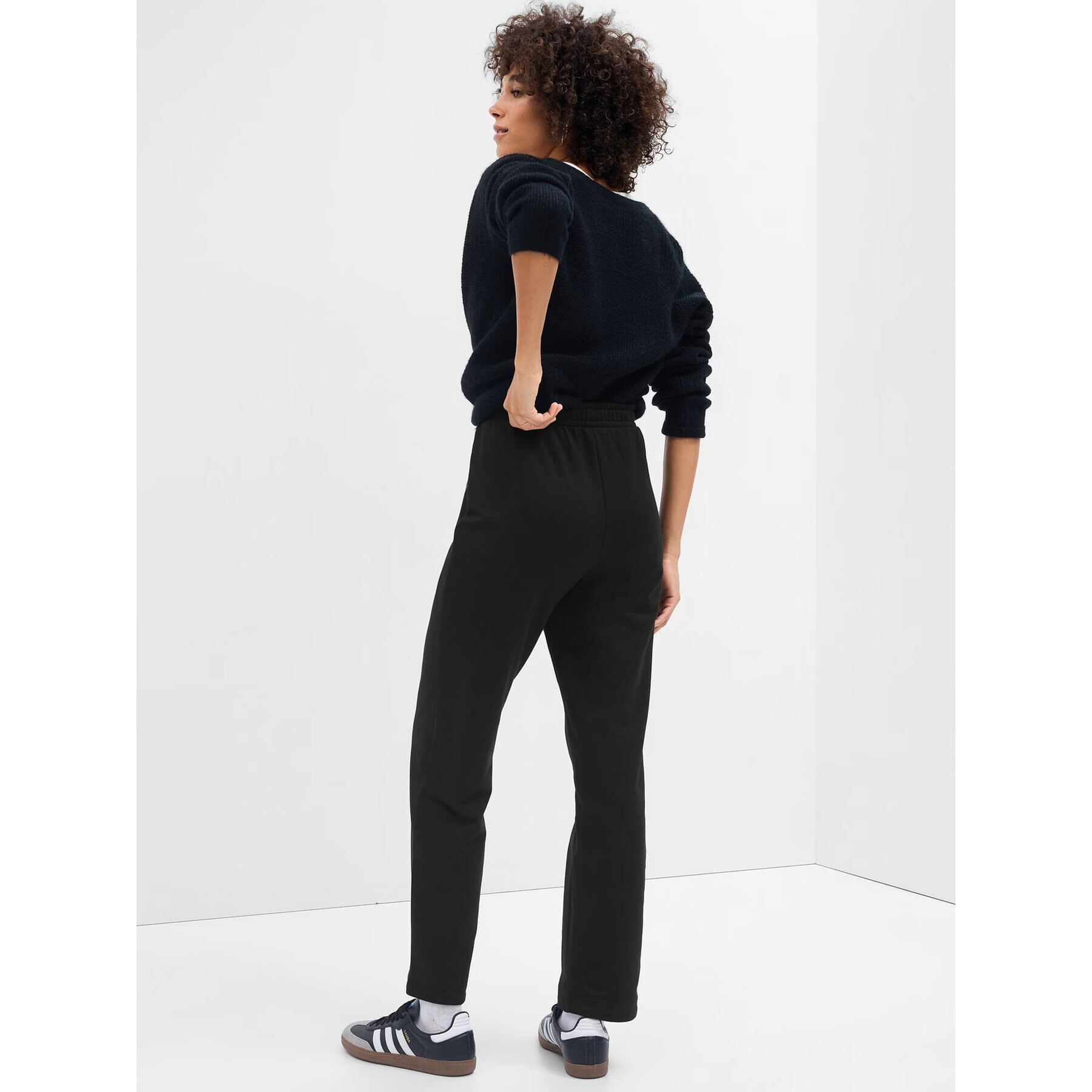 Gap Pantaloni trening 796096-01 Negru Regular Fit - Pled.ro