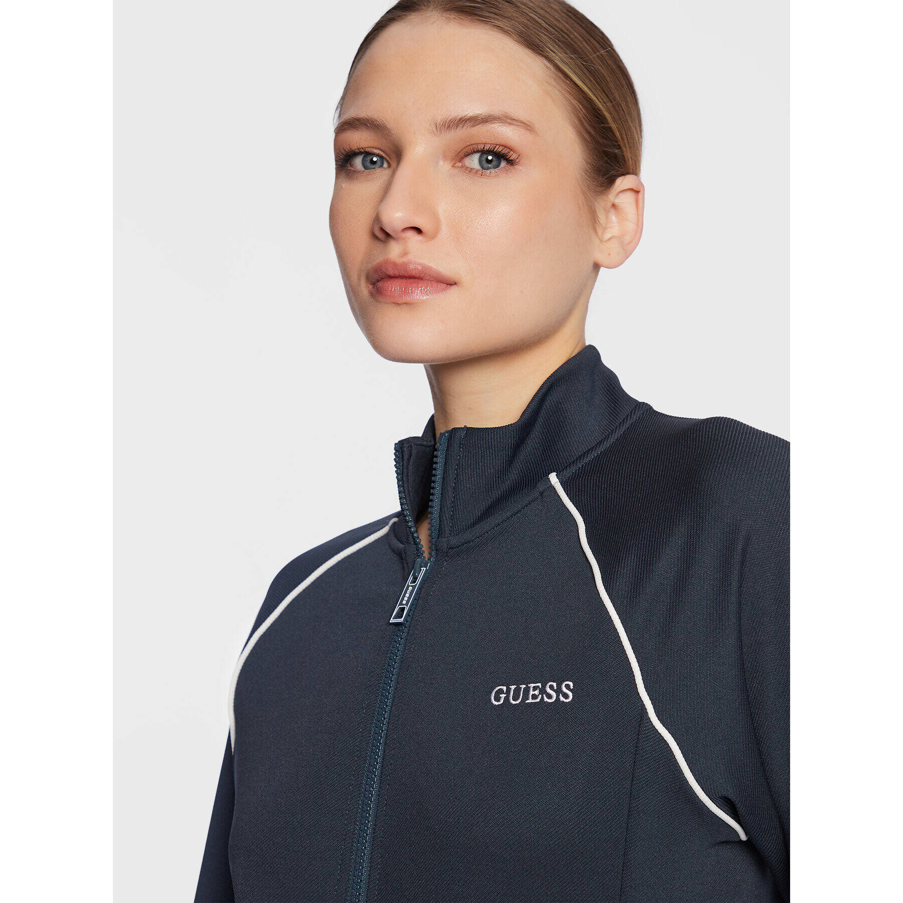 Guess Bluză Signature V3GQ00 KBO62 Bleumarin Regular Fit - Pled.ro