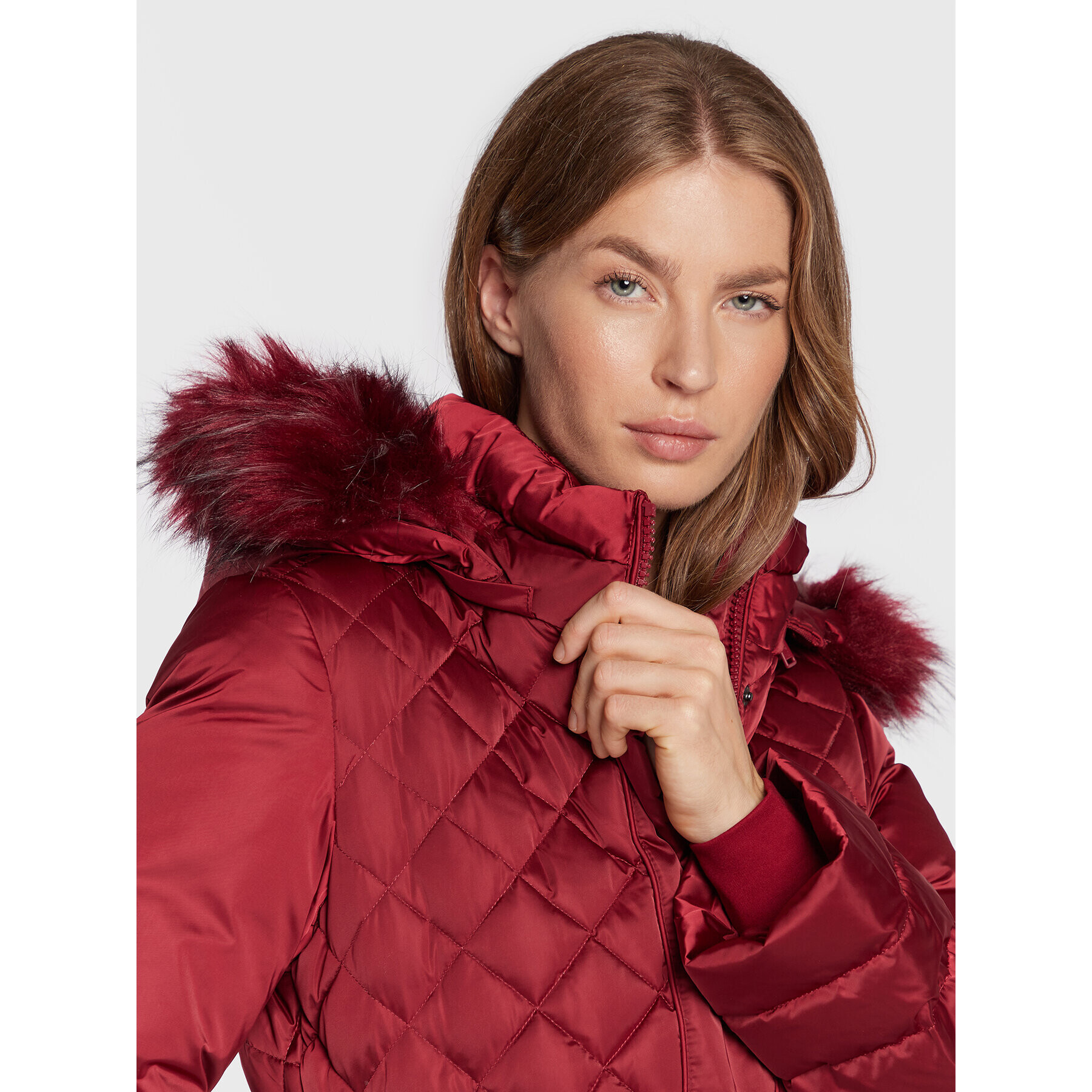 Guess Geacă din puf Marlene W2BL64 WEX52 Vișiniu Regular Fit - Pled.ro