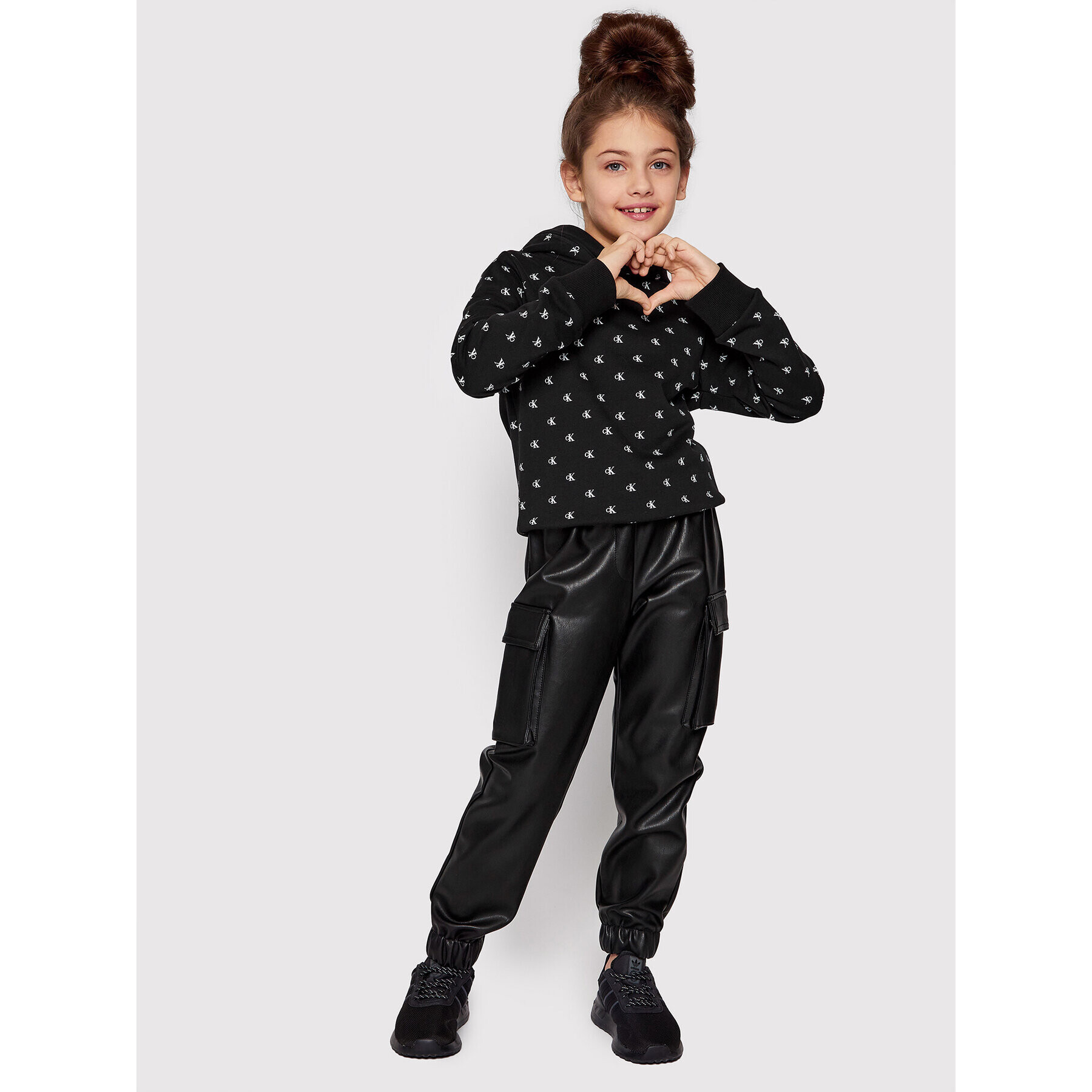 Guess Pantaloni din imitație de piele J1YB06 WE2S0 Negru Regular Fit - Pled.ro