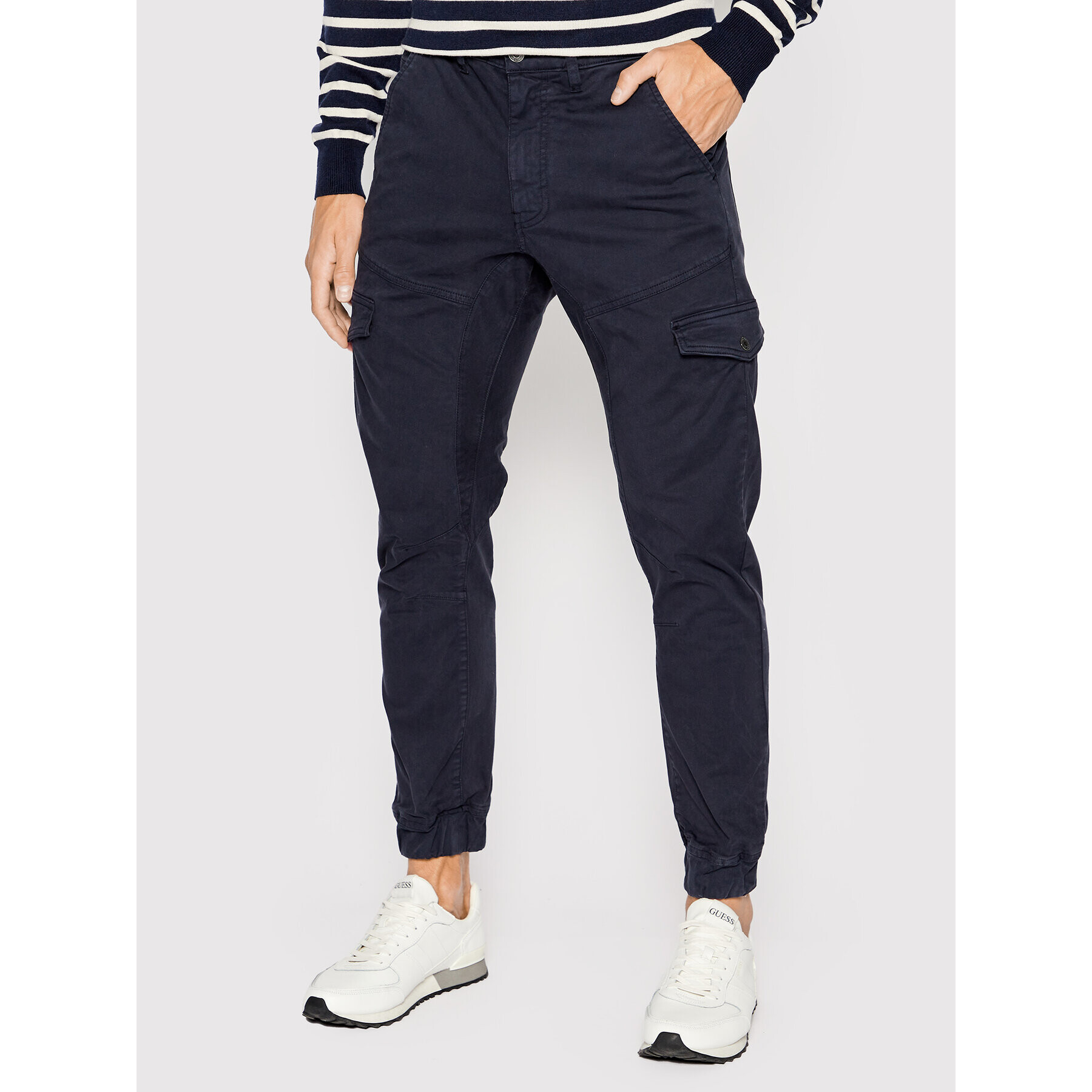 Guess Pantaloni din material M2YB17 WEOP4 Bleumarin Slim Fit - Pled.ro