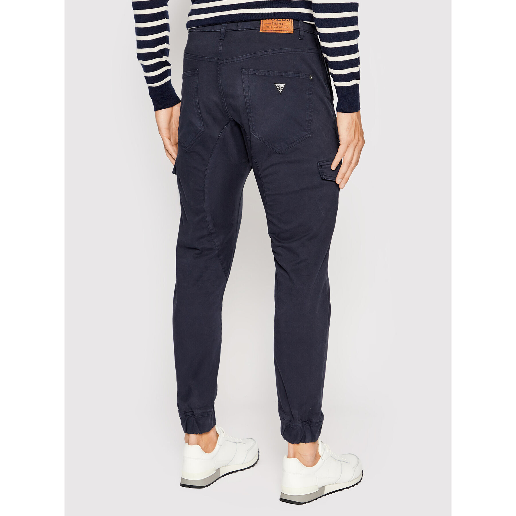 Guess Pantaloni din material M2YB17 WEOP4 Bleumarin Slim Fit - Pled.ro