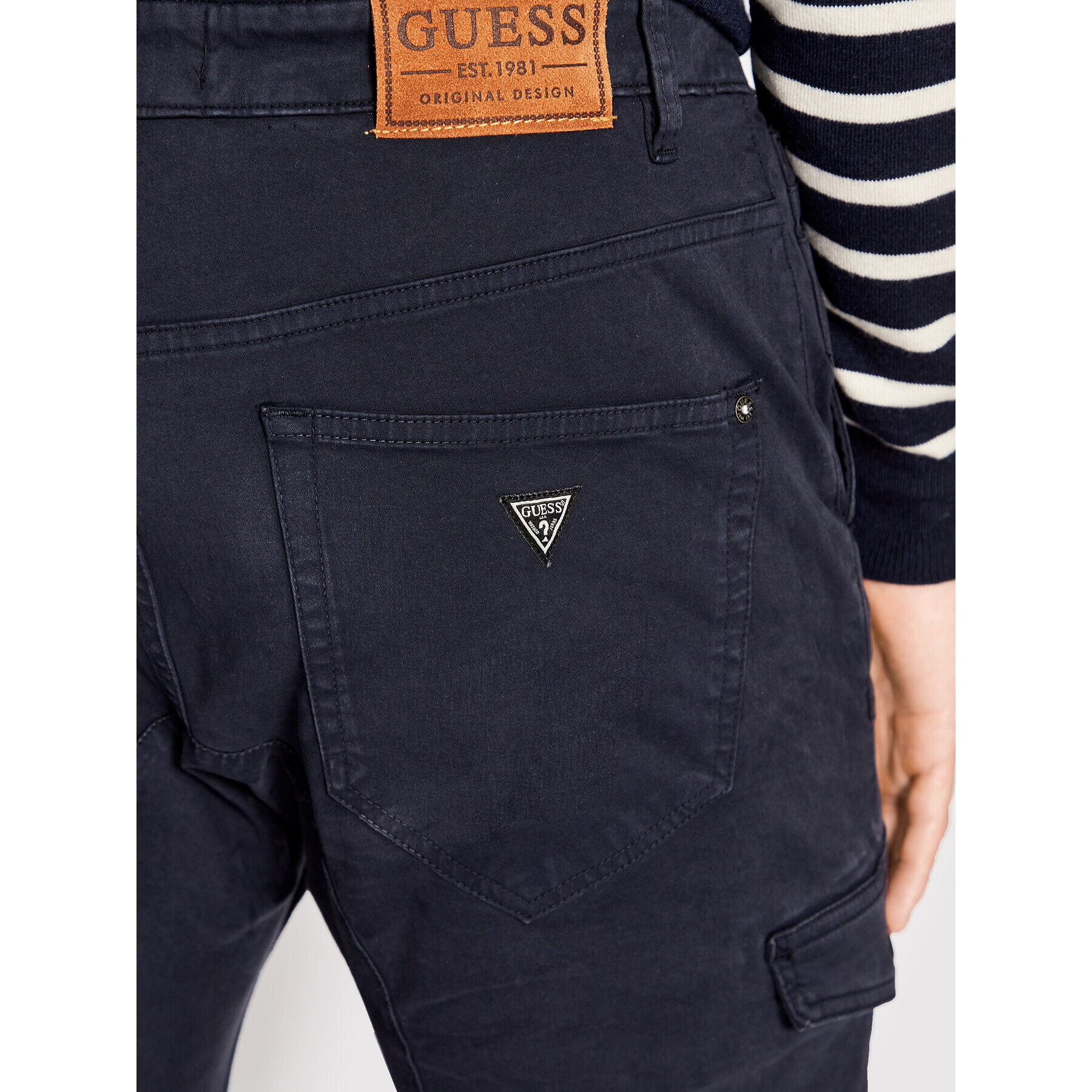 Guess Pantaloni din material M2YB17 WEOP4 Bleumarin Slim Fit - Pled.ro