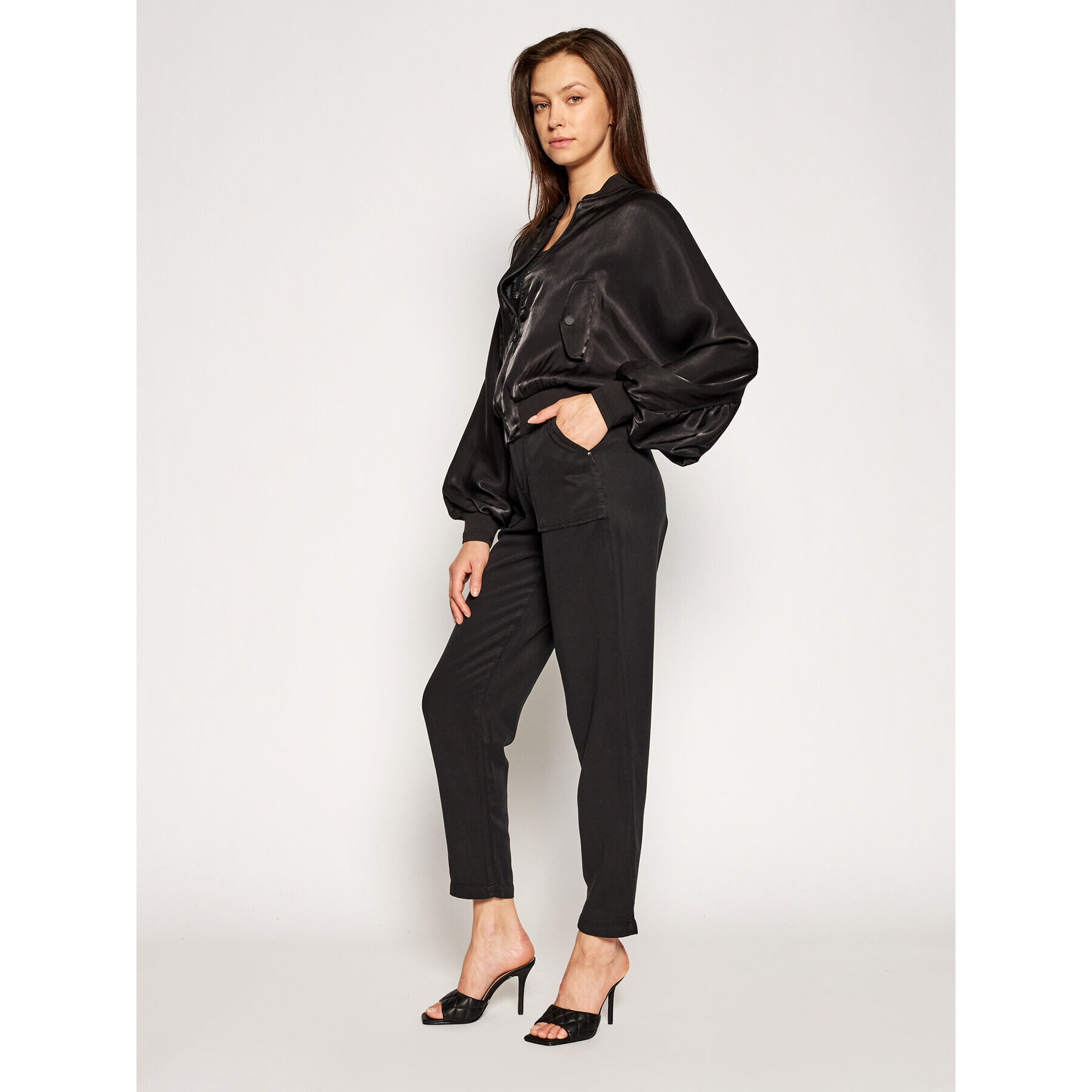 Guess Pantaloni din material Roberta W1GB71 WDP82 Negru Regular Fit - Pled.ro