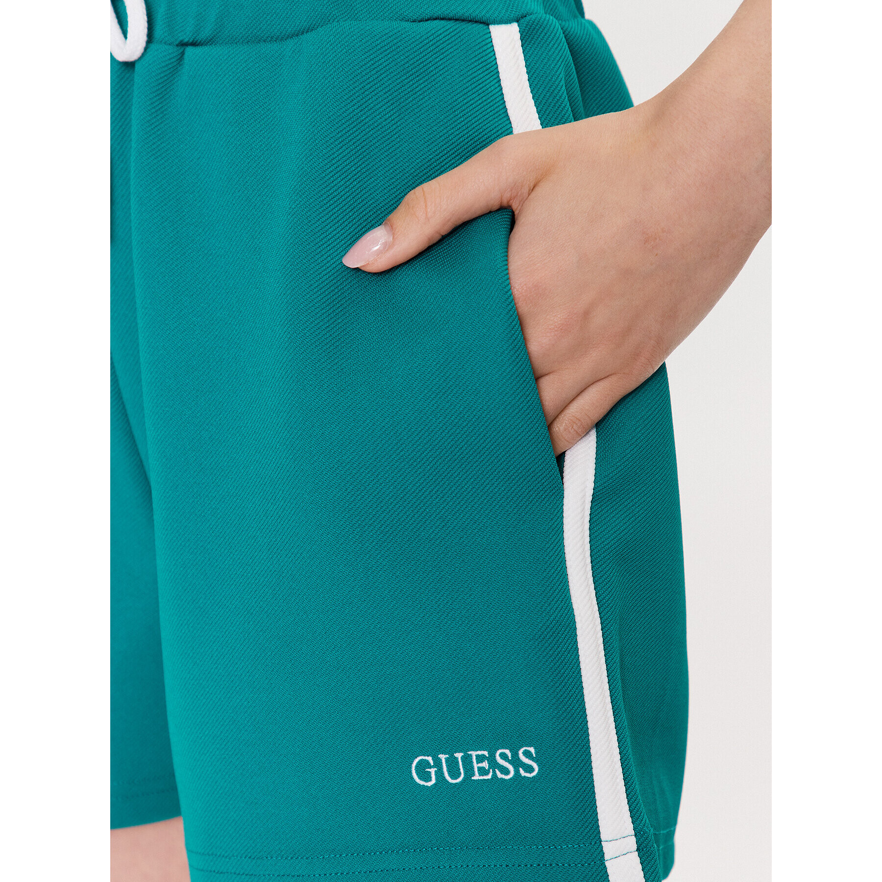 Guess Pantaloni scurți sport Signature V3GD00 KBO62 Verde Loose Fit - Pled.ro