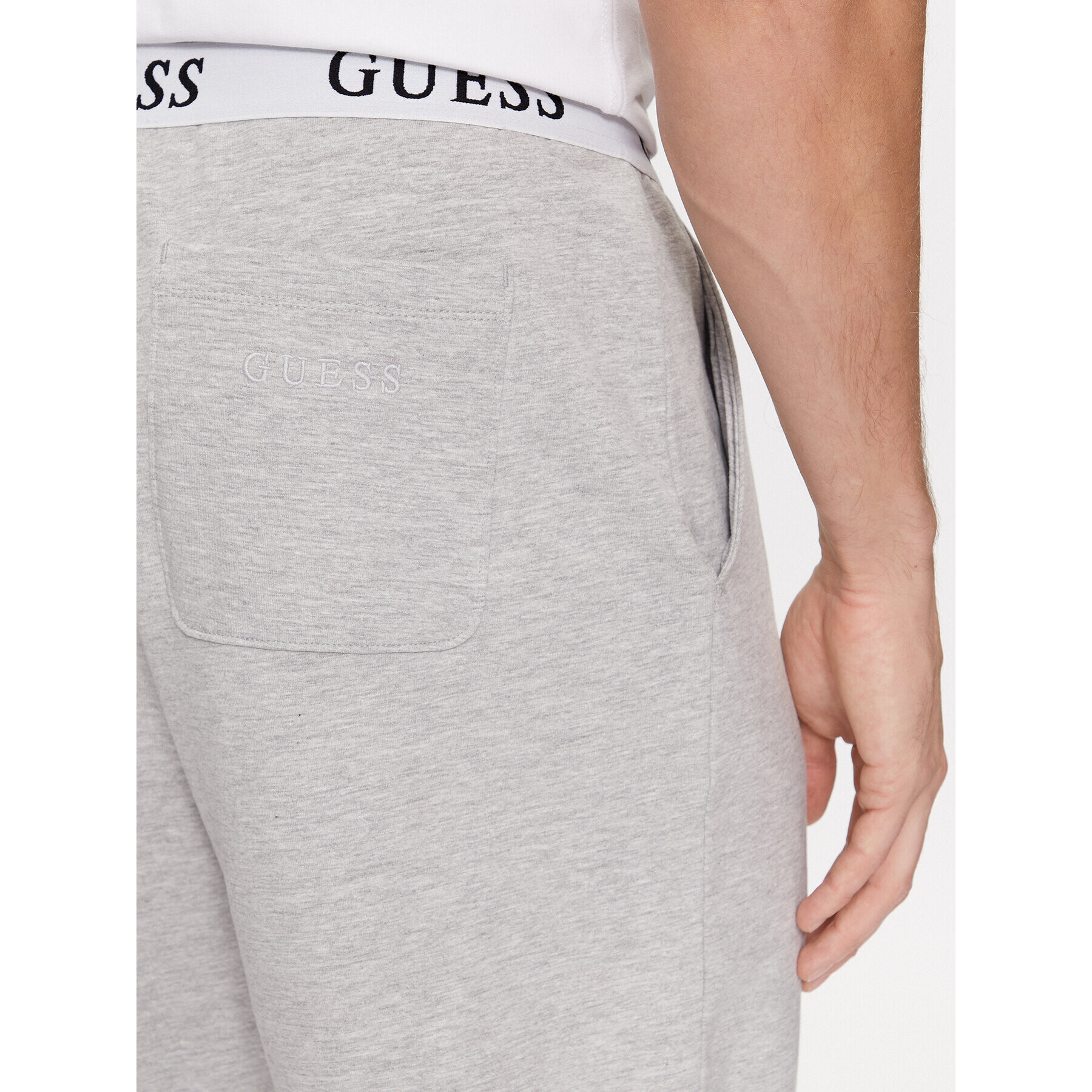 Guess Pantaloni scurți sport U4RD00 KBS91 Gri Regular Fit - Pled.ro