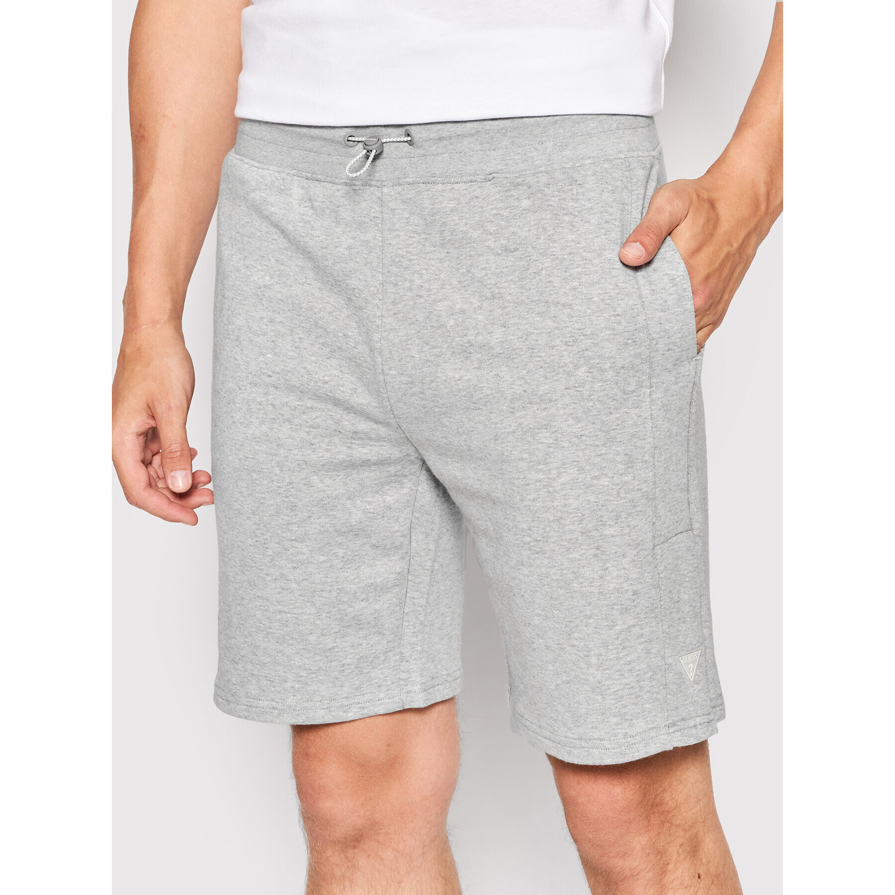 Guess Pantaloni scurți sport Z2GD04 FL04F Gri Regular Fit - Pled.ro