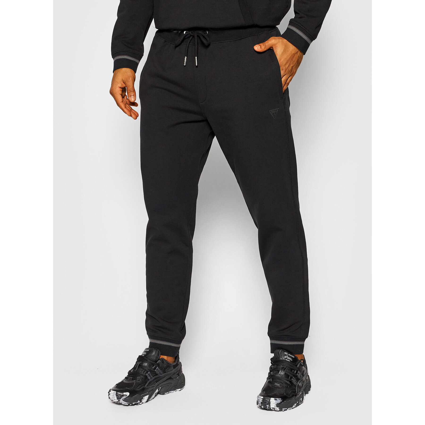 Guess Pantaloni trening M1BB37 K7ON1 Negru Slim Fit - Pled.ro