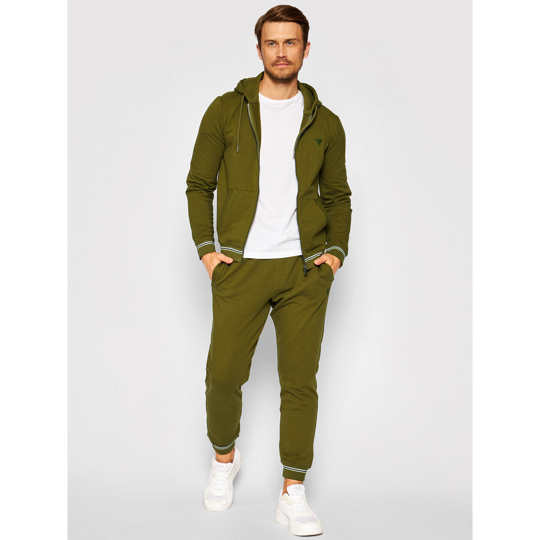 Guess Pantaloni trening M1YB37 K7ON1 Verde Slim Fit - Pled.ro