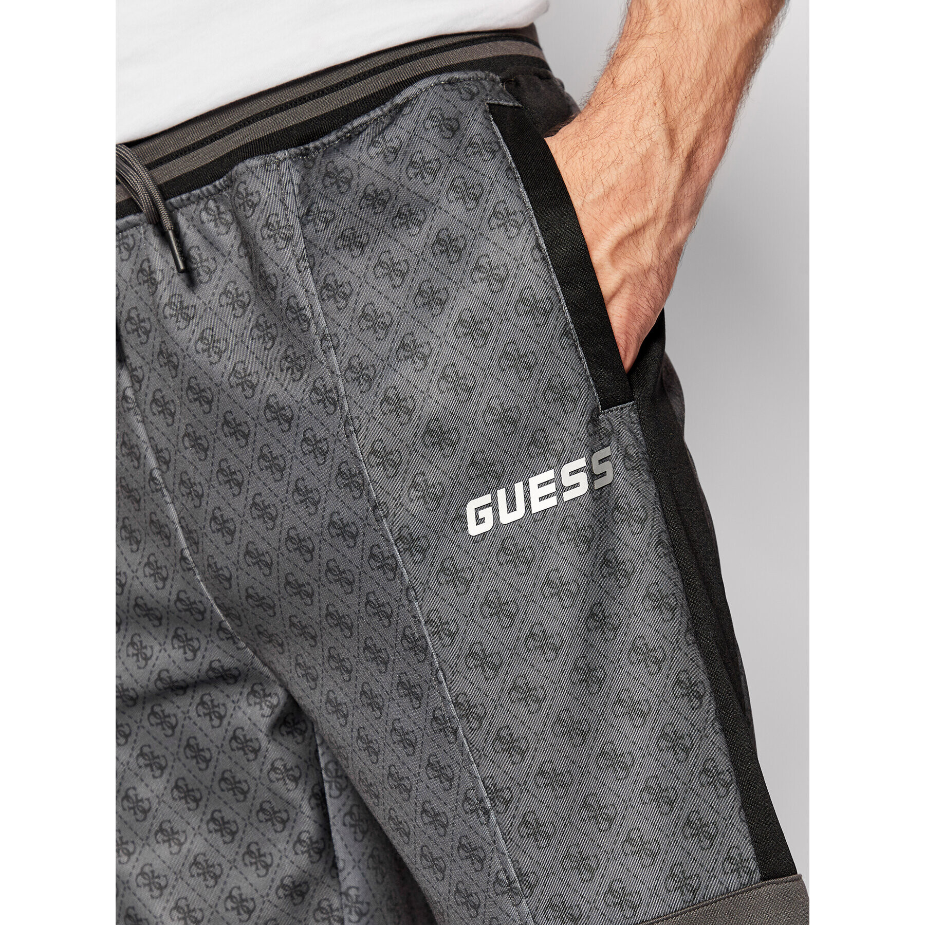 Guess Pantaloni trening Over Logo Z2YB08 FL04Q Negru Regular Fit - Pled.ro