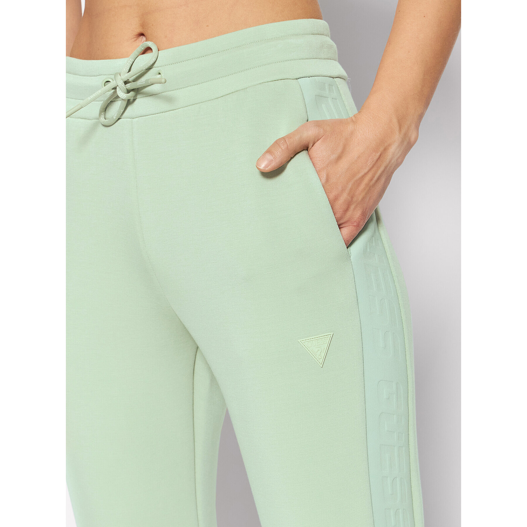 Guess Pantaloni trening V2RB02 K7UW2 Verde Regular Fit - Pled.ro