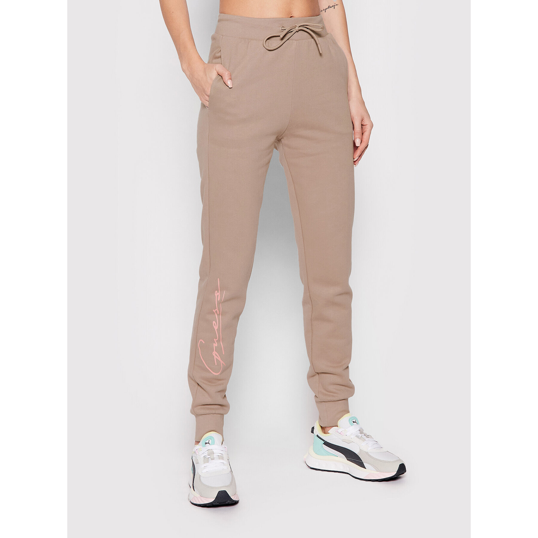 Guess Pantaloni trening V2RB18 KAOR1 Roz Regular Fit - Pled.ro