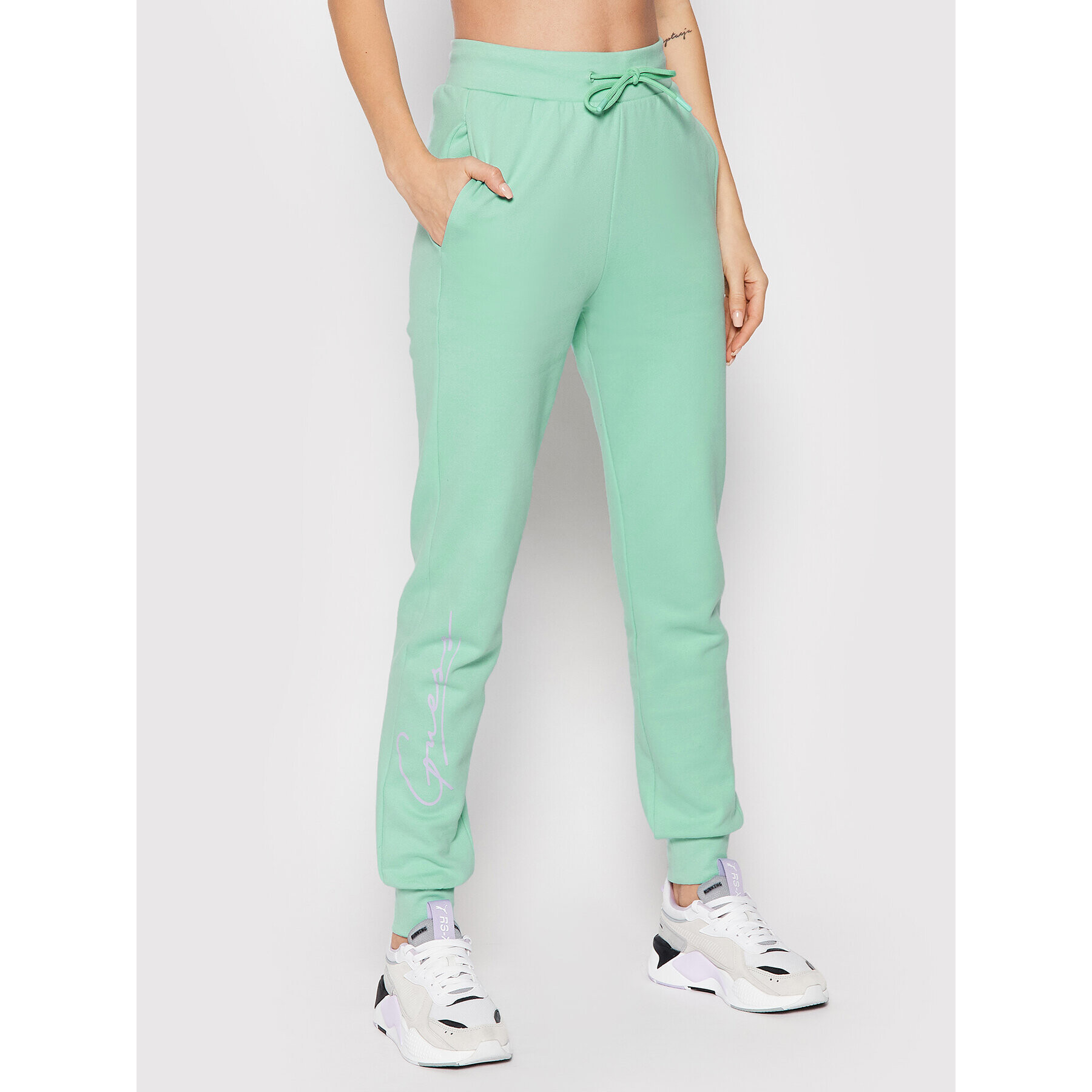 Guess Pantaloni trening V2RB18 KAOR1 Verde Regular Fit - Pled.ro