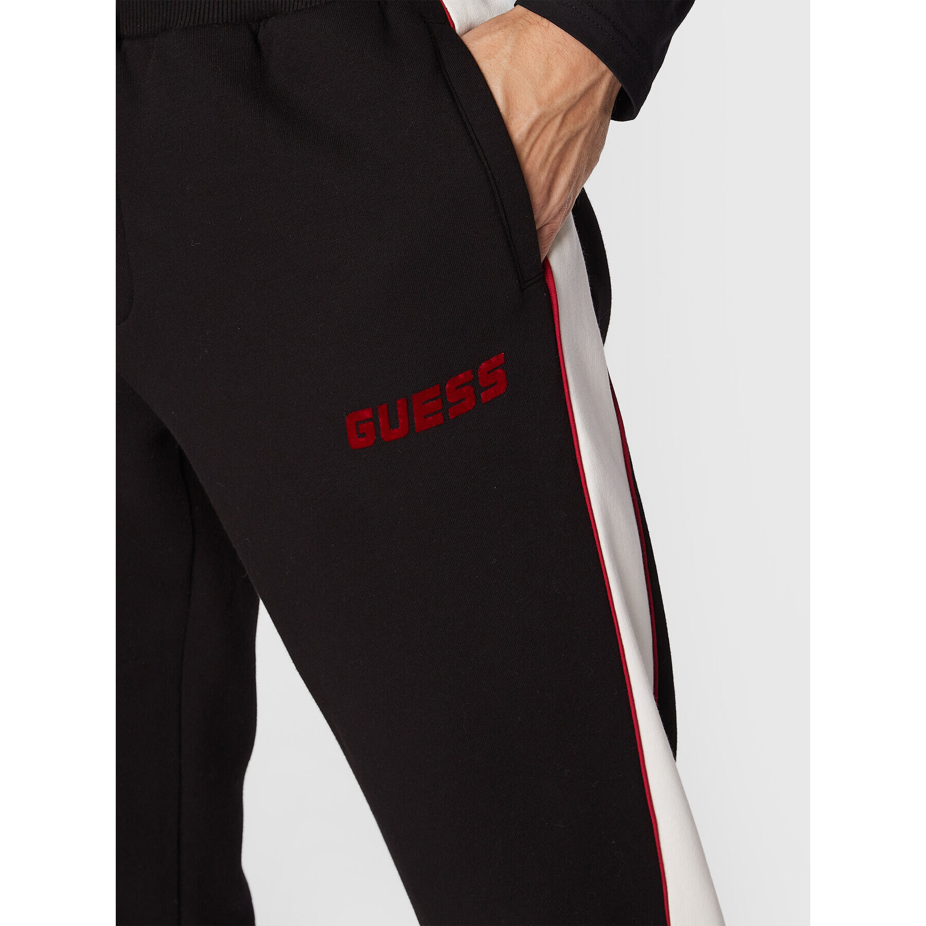 Guess Pantaloni trening Z2BB06 KBGQ2 Negru Regular Fit - Pled.ro